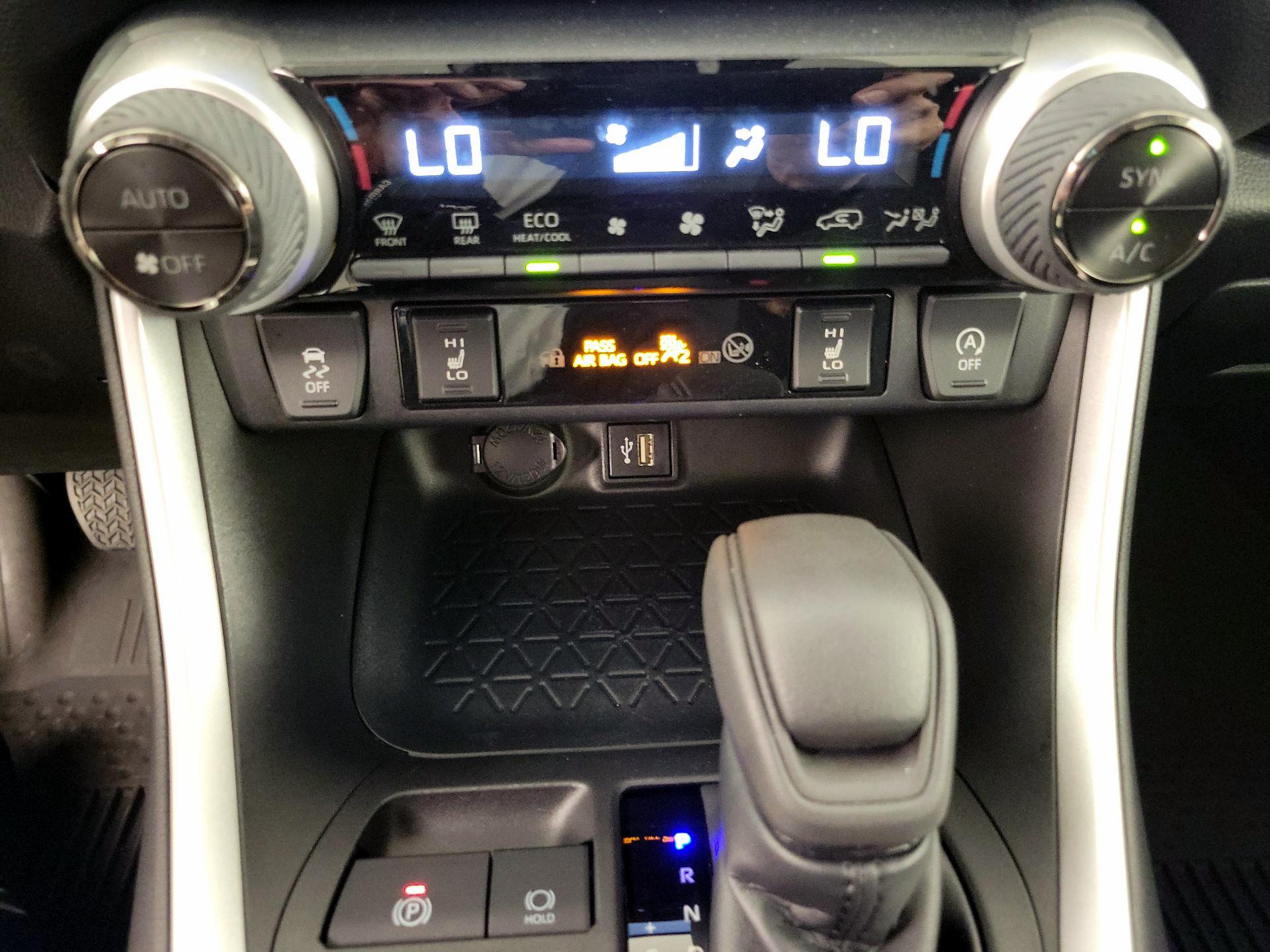 Thumbnail: 2023 Toyota RAV4 - 17