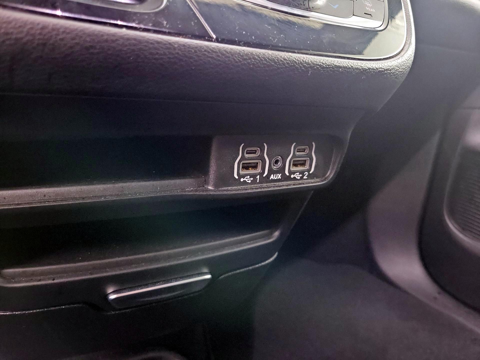 Thumbnail: 2025 Chrysler Pacifica - 18