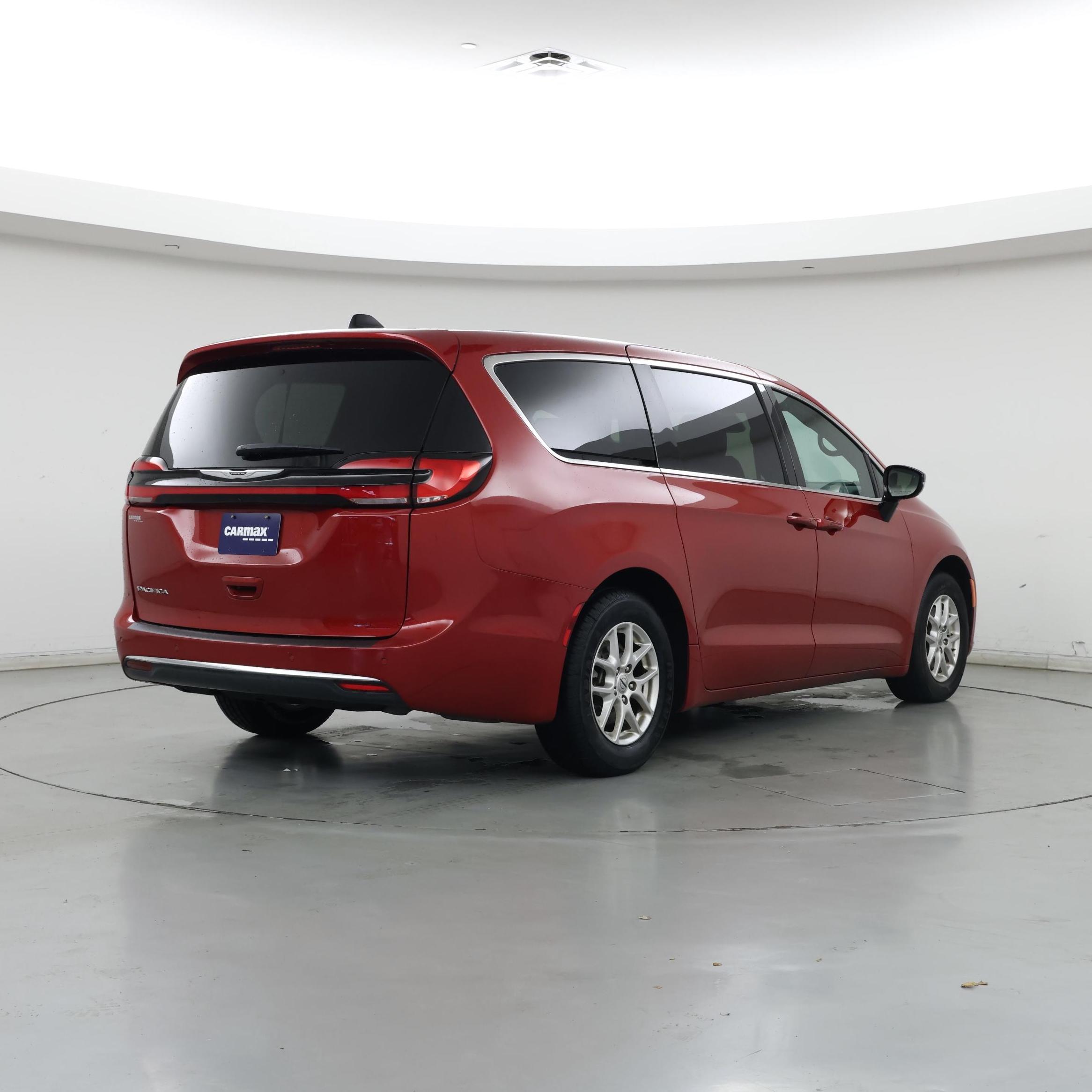 Thumbnail: 2025 Chrysler Pacifica - 8