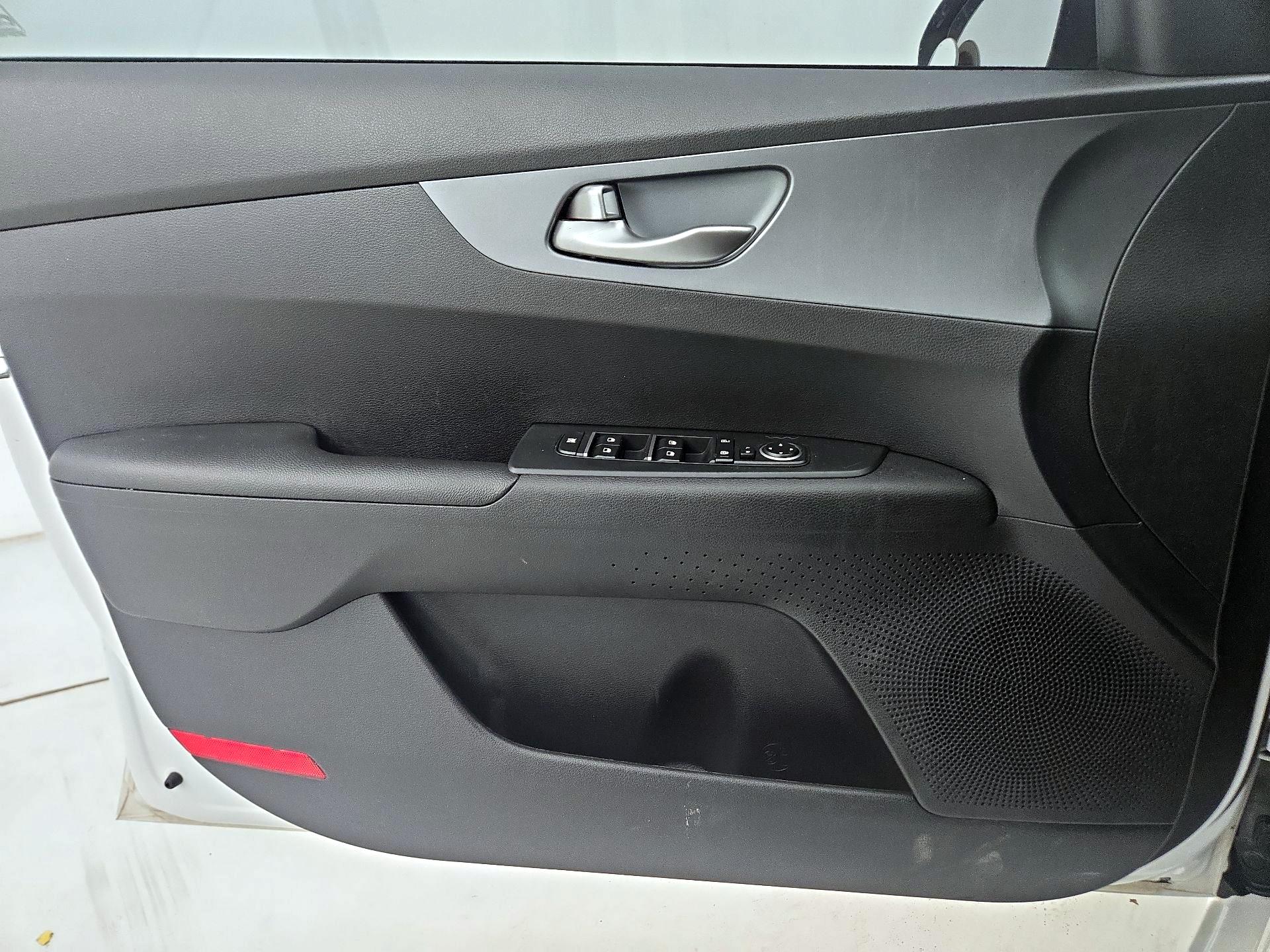 Thumbnail: 2021 Kia Forte - 12