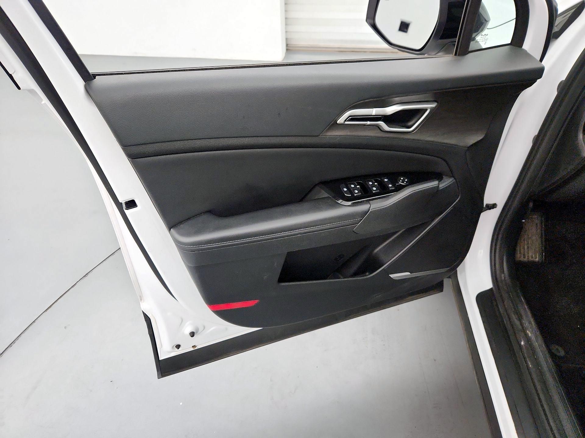 Thumbnail: 2023 Kia Sportage - 12