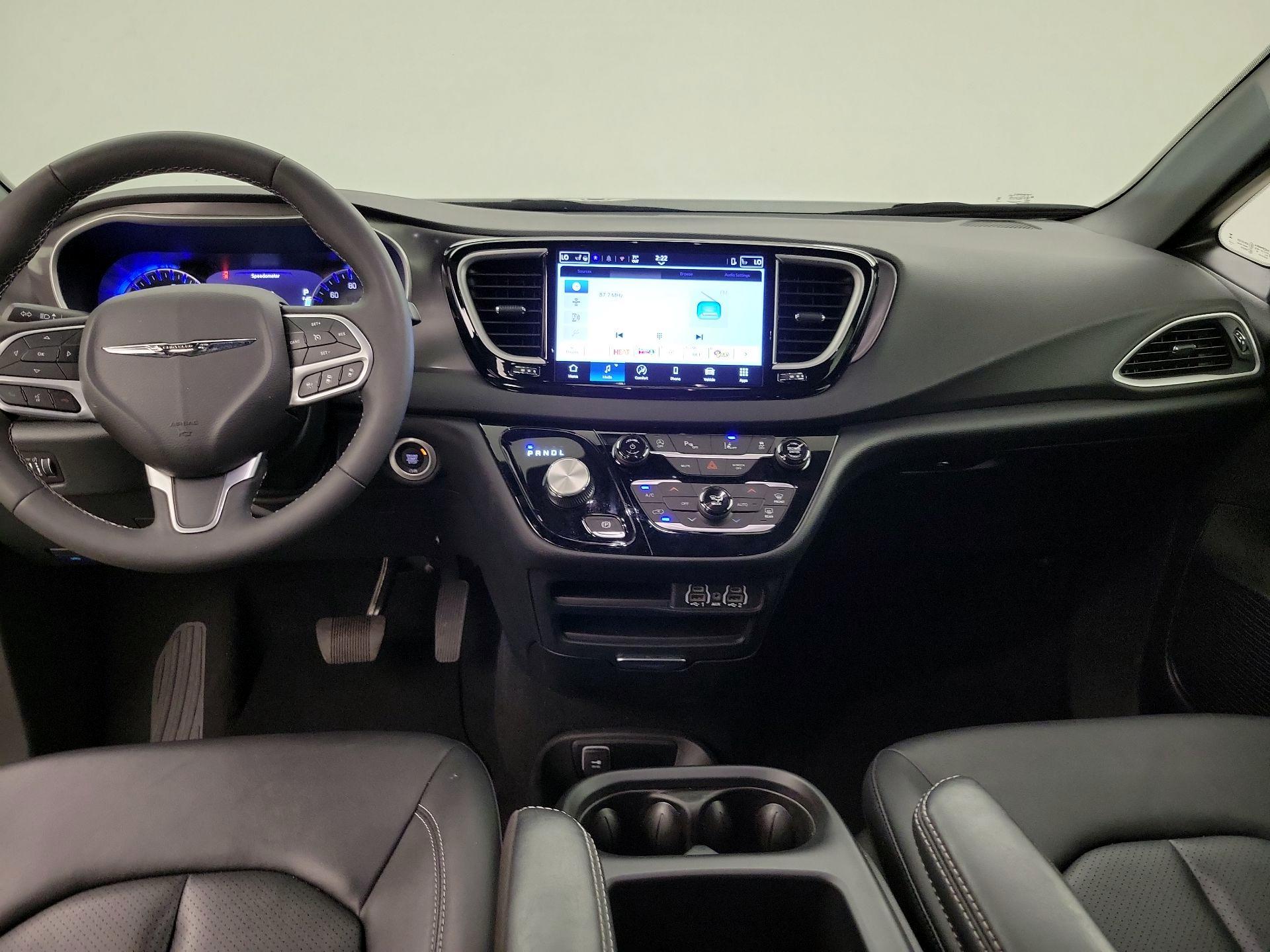 Thumbnail: 2025 Chrysler Pacifica - 9