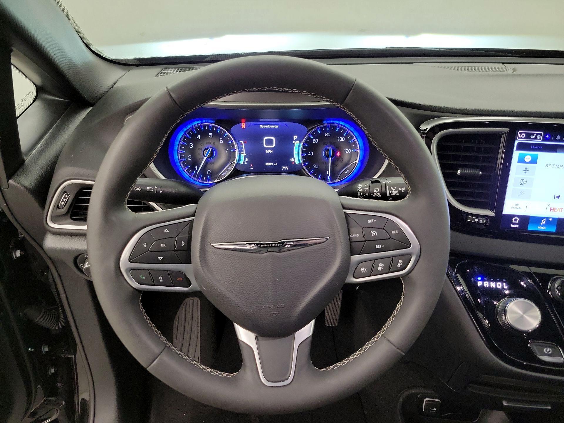 Thumbnail: 2025 Chrysler Pacifica - 10