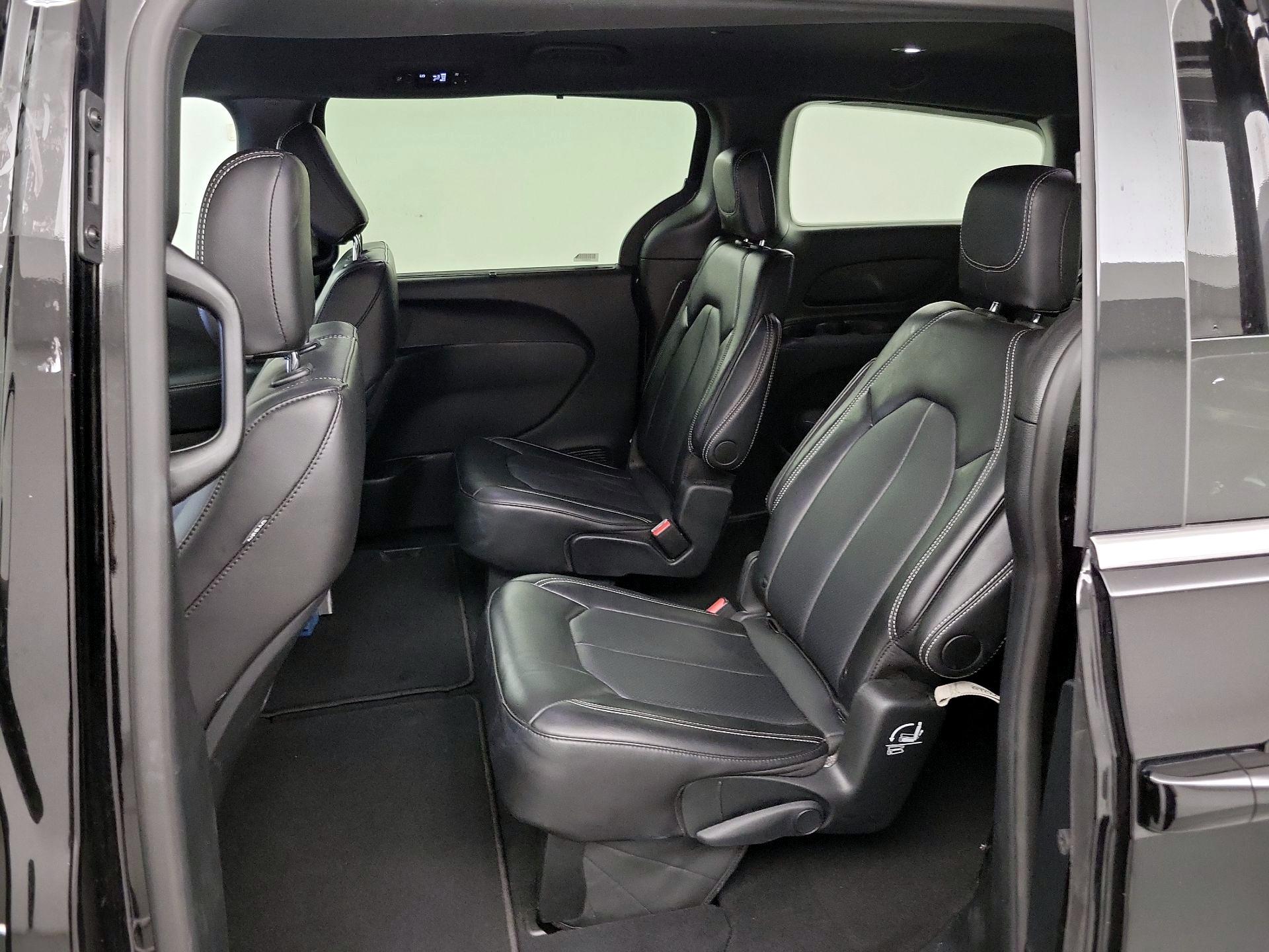 Thumbnail: 2025 Chrysler Pacifica - 19