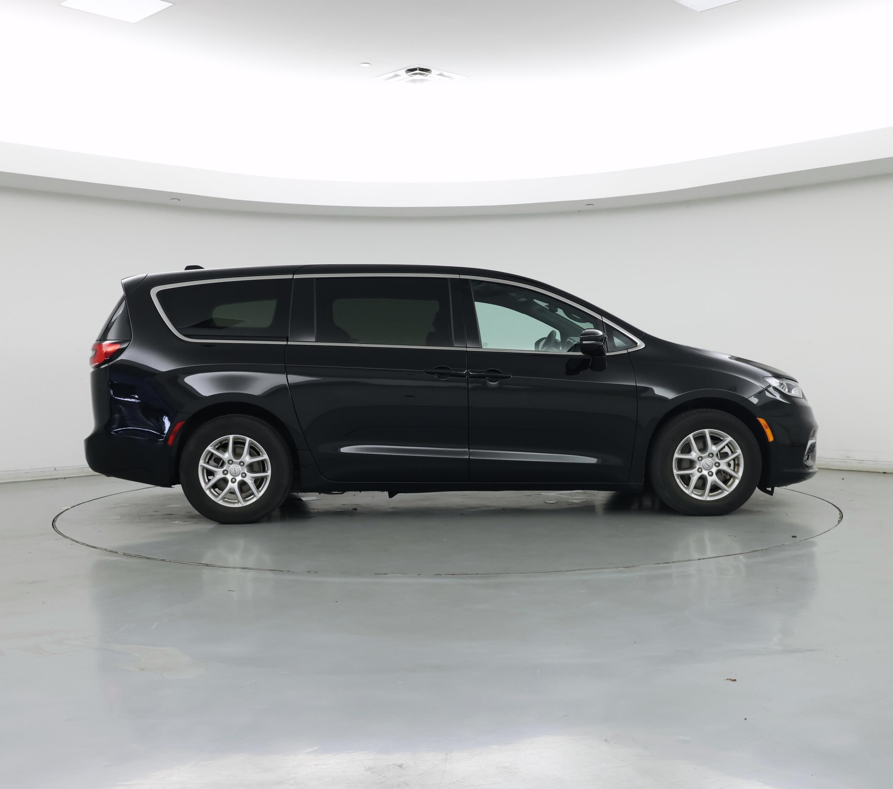 Thumbnail: 2025 Chrysler Pacifica - 7