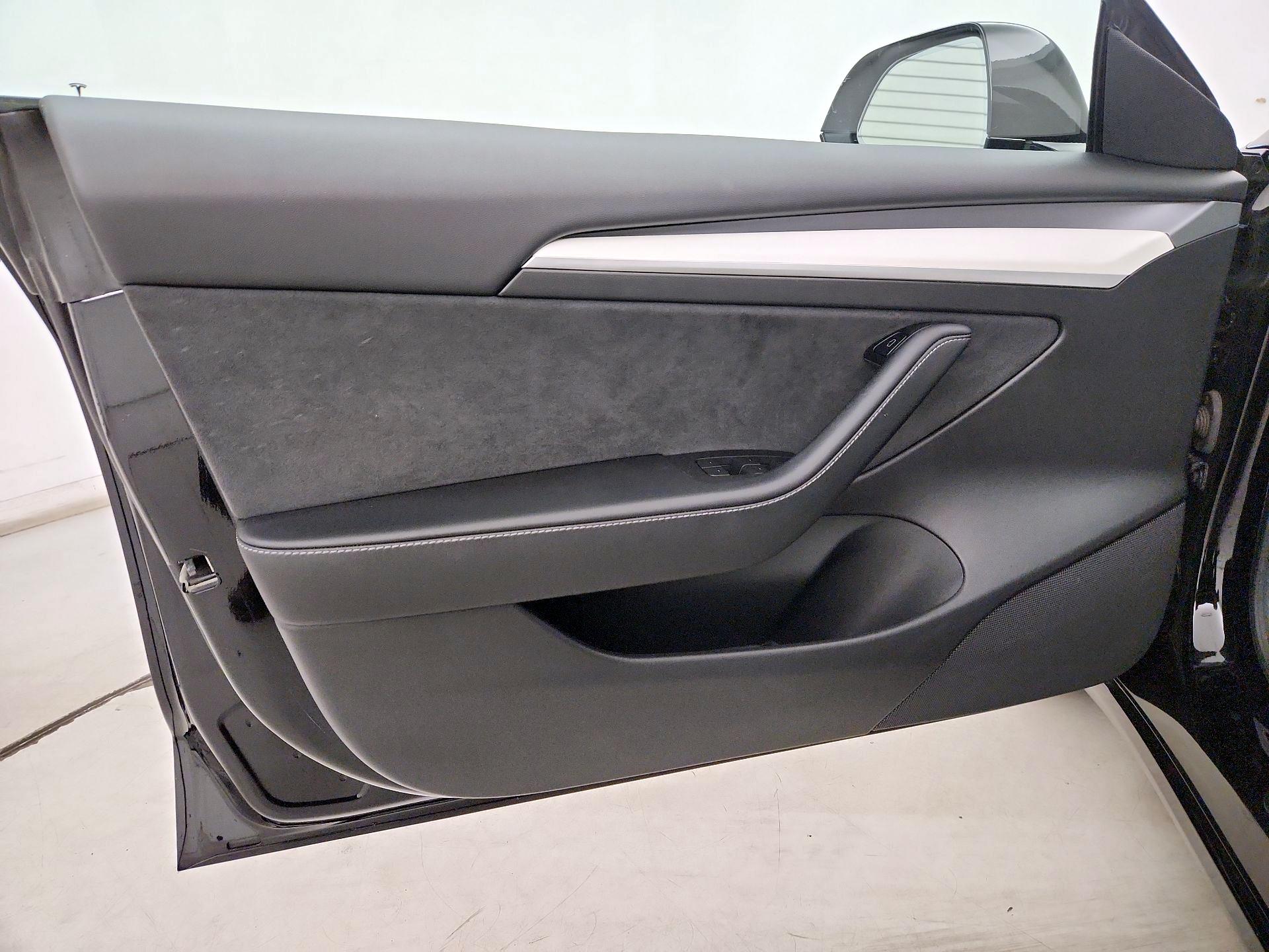 Thumbnail: 2022 Tesla Model 3 - 12