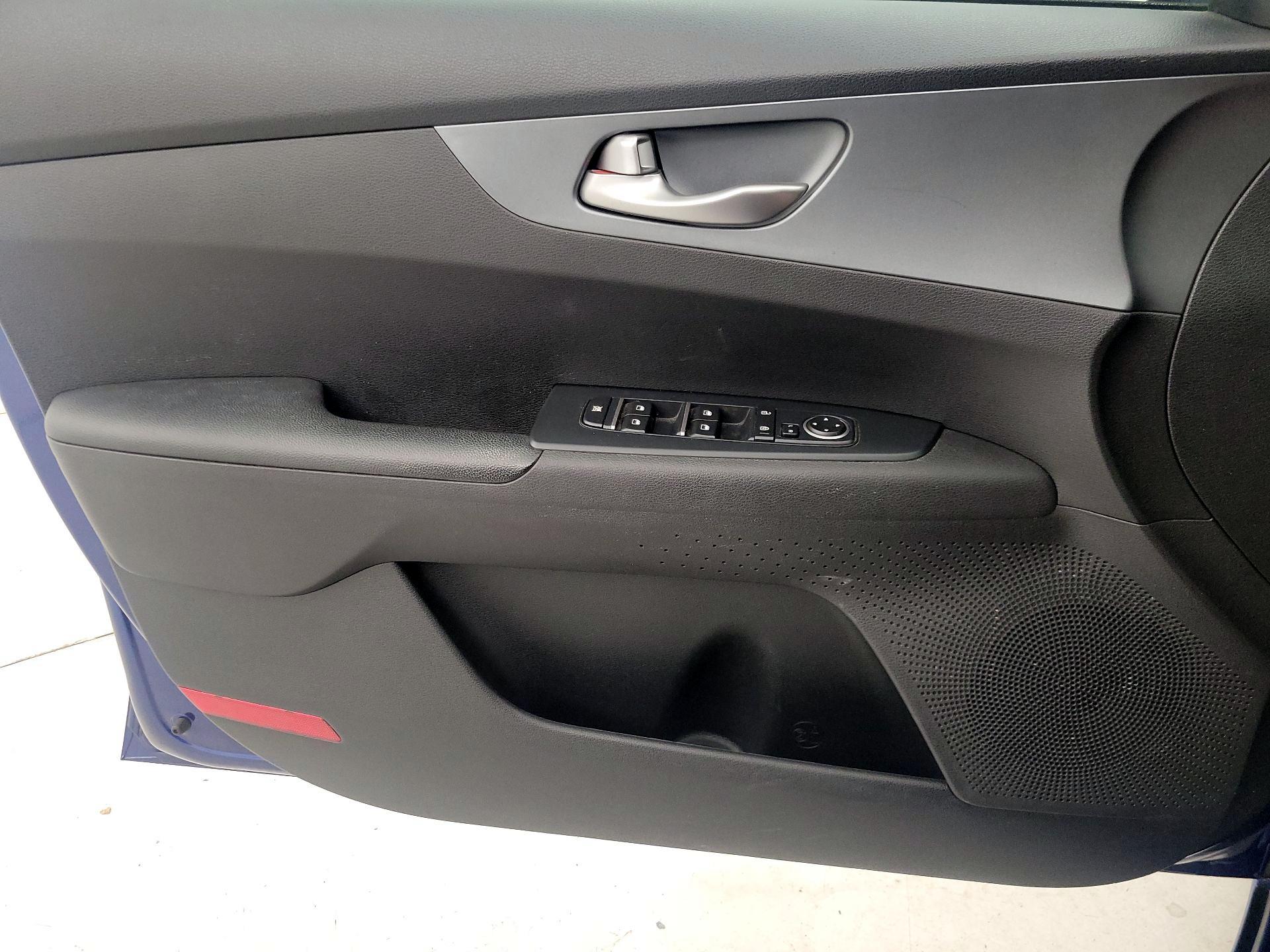 Thumbnail: 2020 Kia Forte - 12