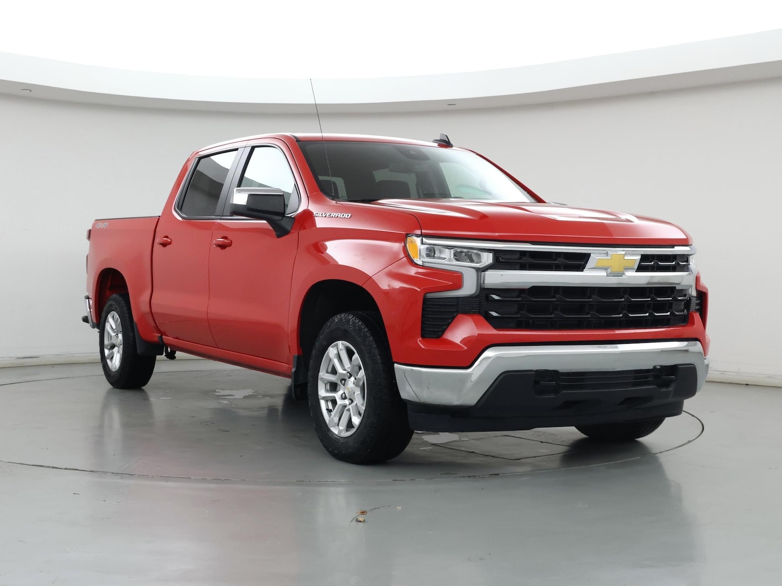 2022 Chevrolet Silverado 1500 LT - Photo 2