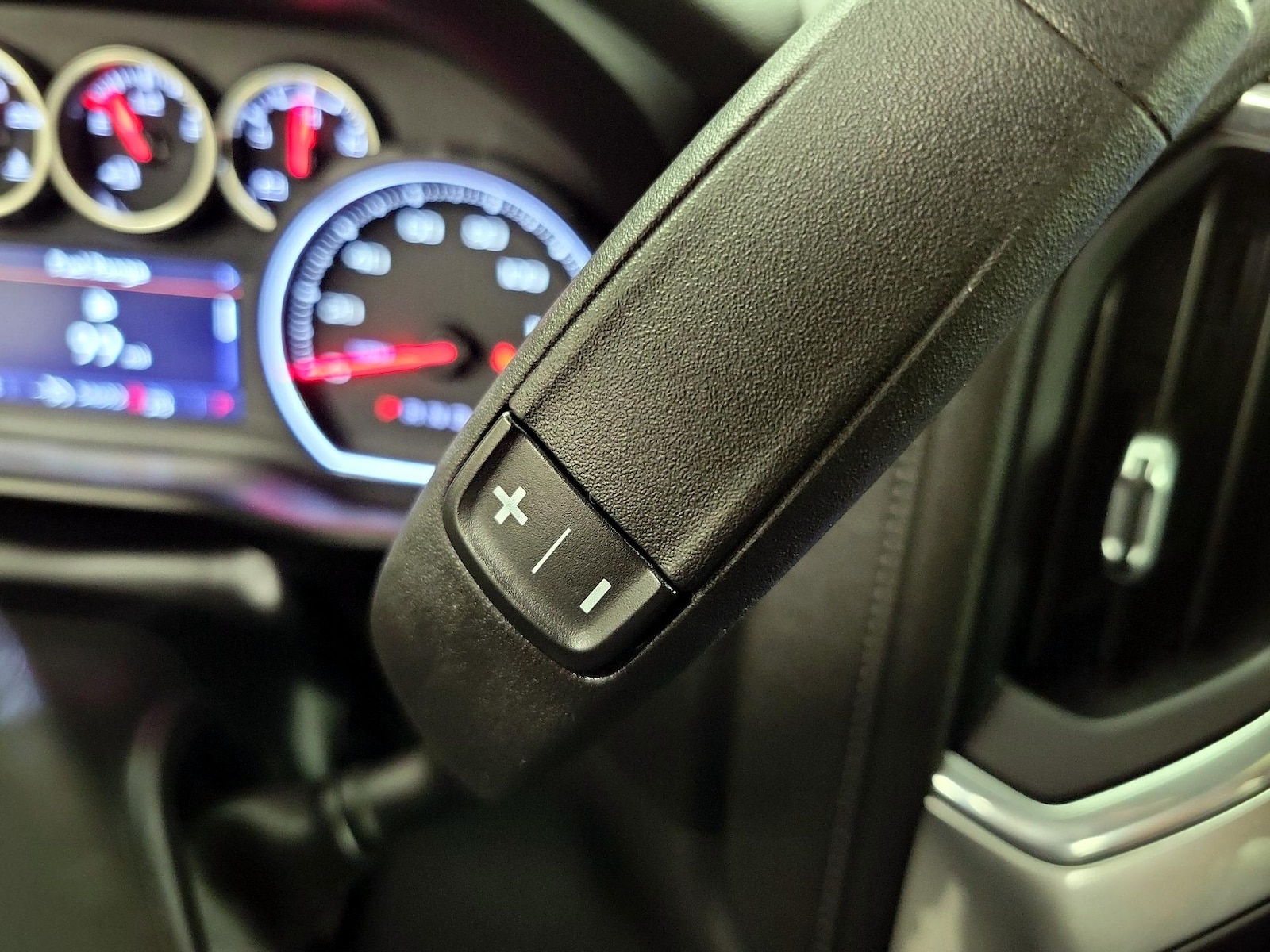 2021 Chevrolet Silverado 1500 LT - Photo 19