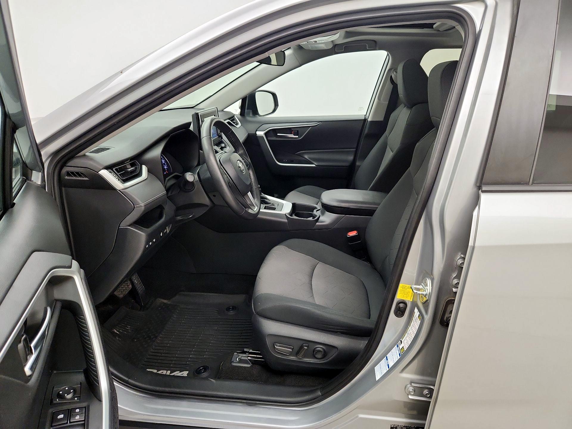 Thumbnail: 2019 Toyota RAV4 - 11
