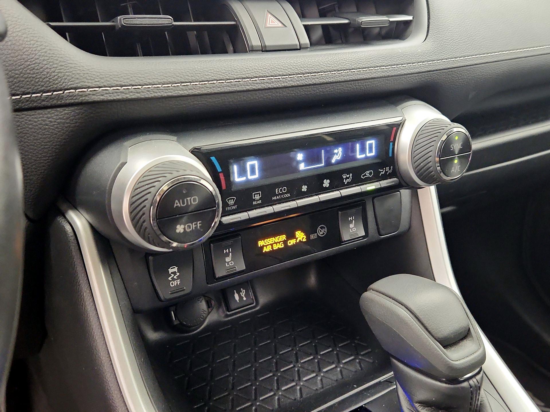 Thumbnail: 2019 Toyota RAV4 - 16
