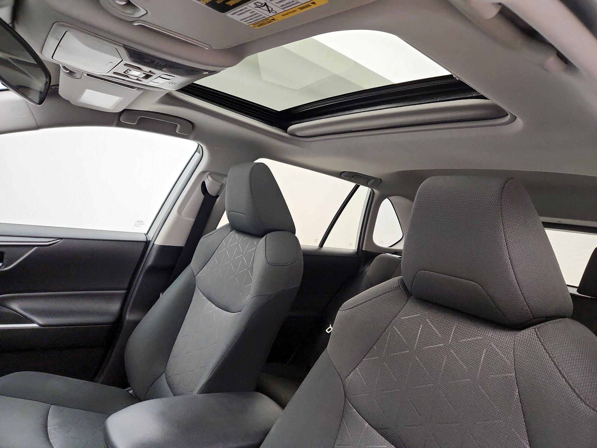 Thumbnail: 2019 Toyota RAV4 - 19