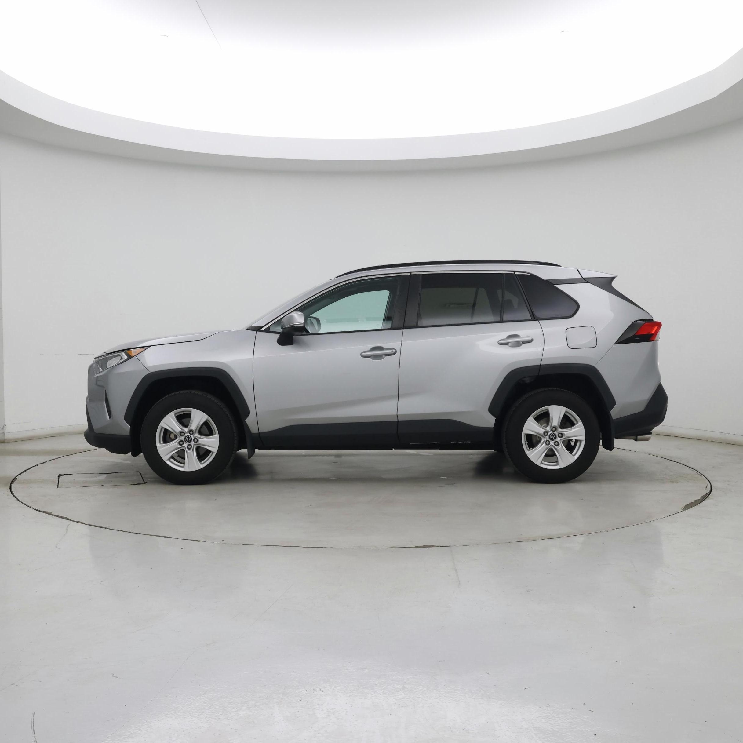 Thumbnail: 2019 Toyota RAV4 - 3