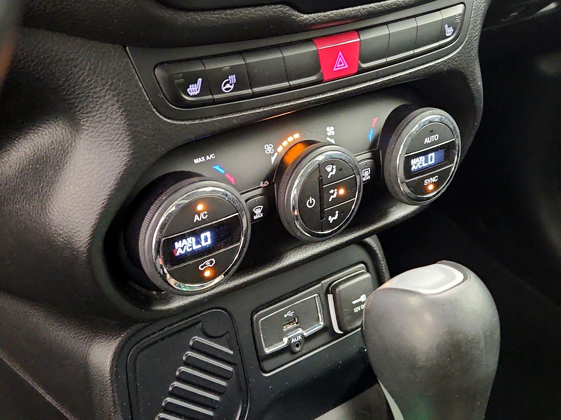 Thumbnail: 2015 Jeep Renegade - 16
