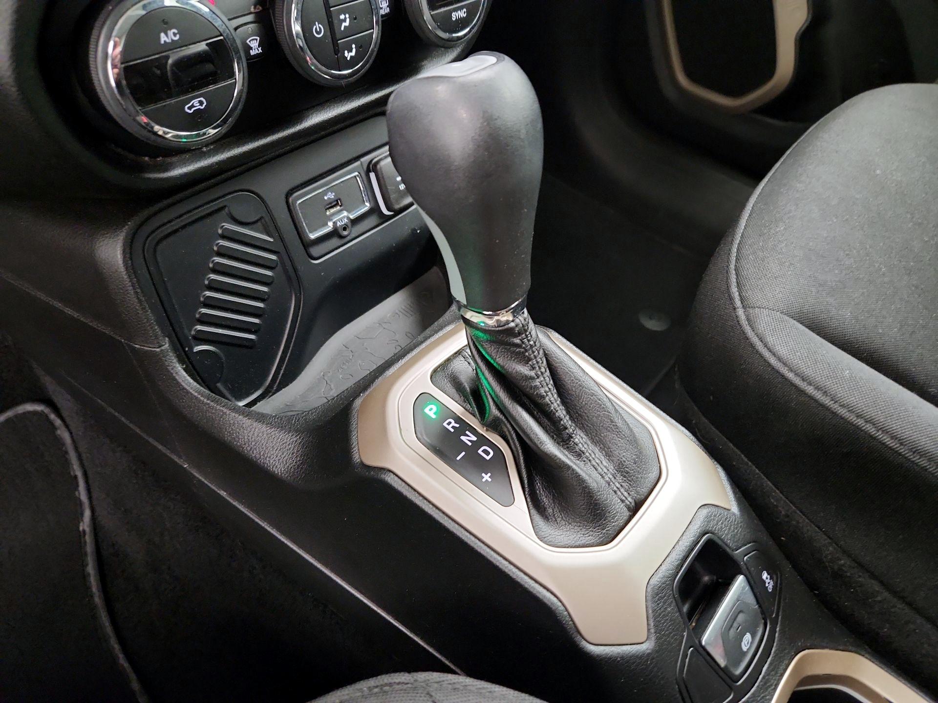 Thumbnail: 2015 Jeep Renegade - 17