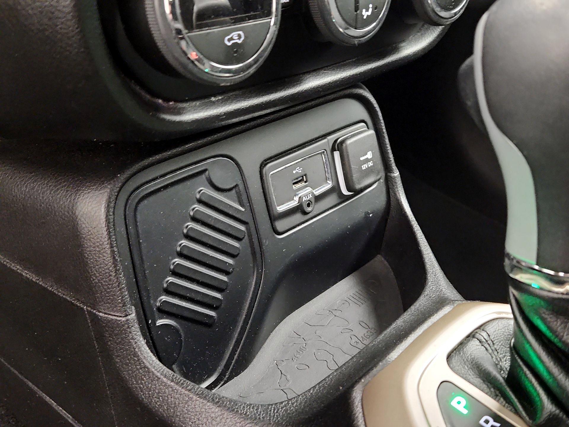 Thumbnail: 2015 Jeep Renegade - 18