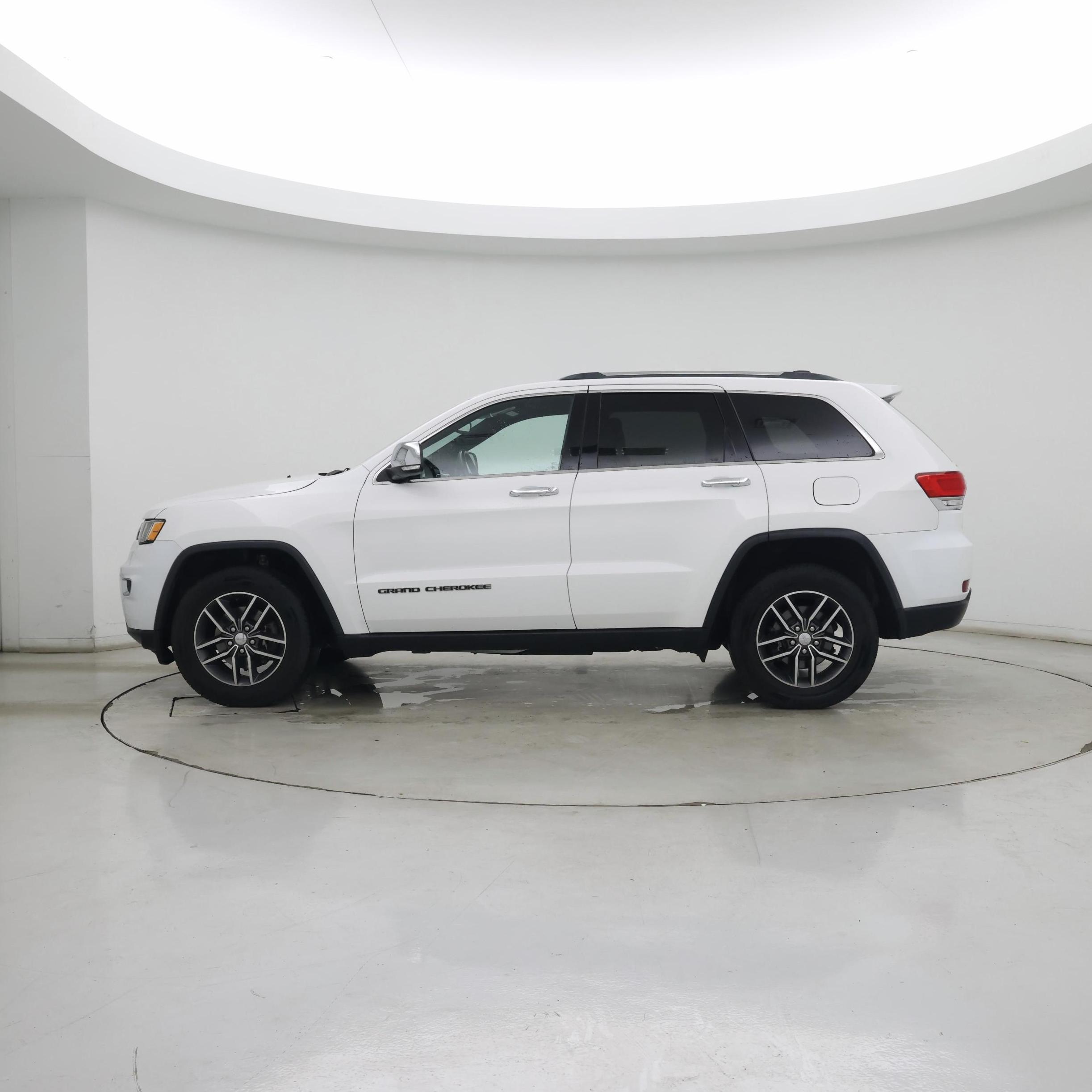Thumbnail: 2018 Jeep Grand Cherokee - 3