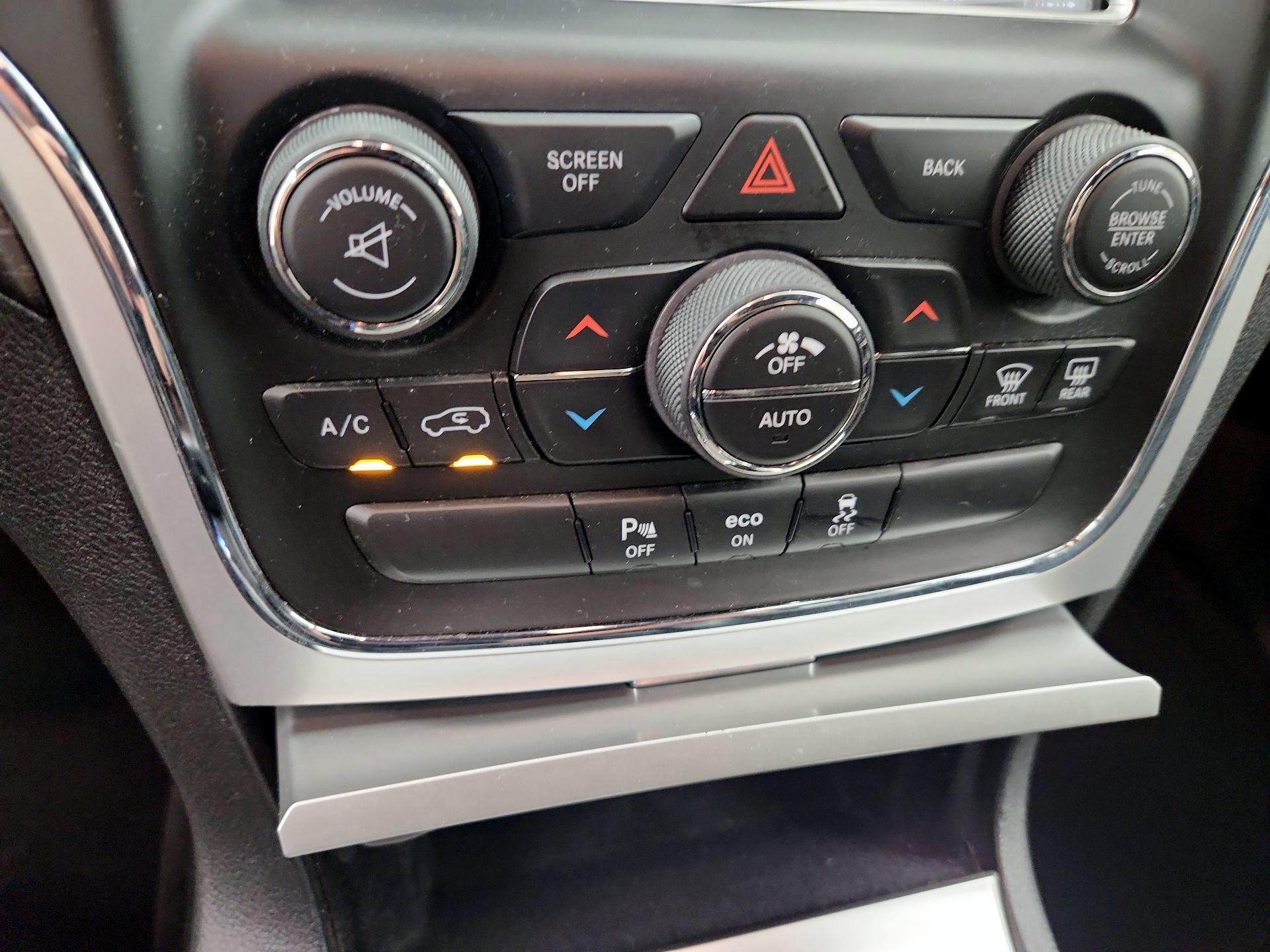 Thumbnail: 2015 Jeep Grand Cherokee - 16