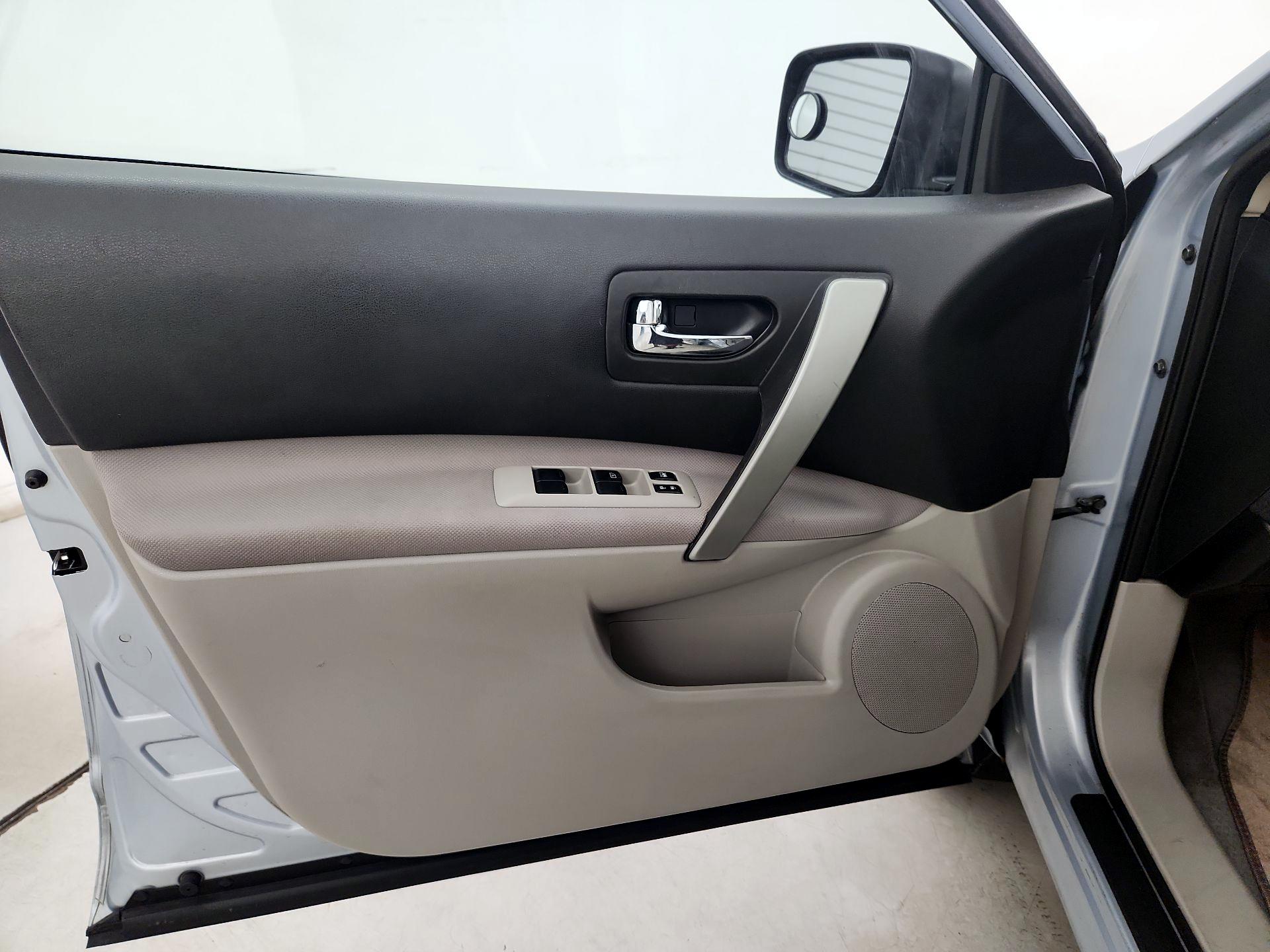 Thumbnail: 2015 Nissan Rogue - 12
