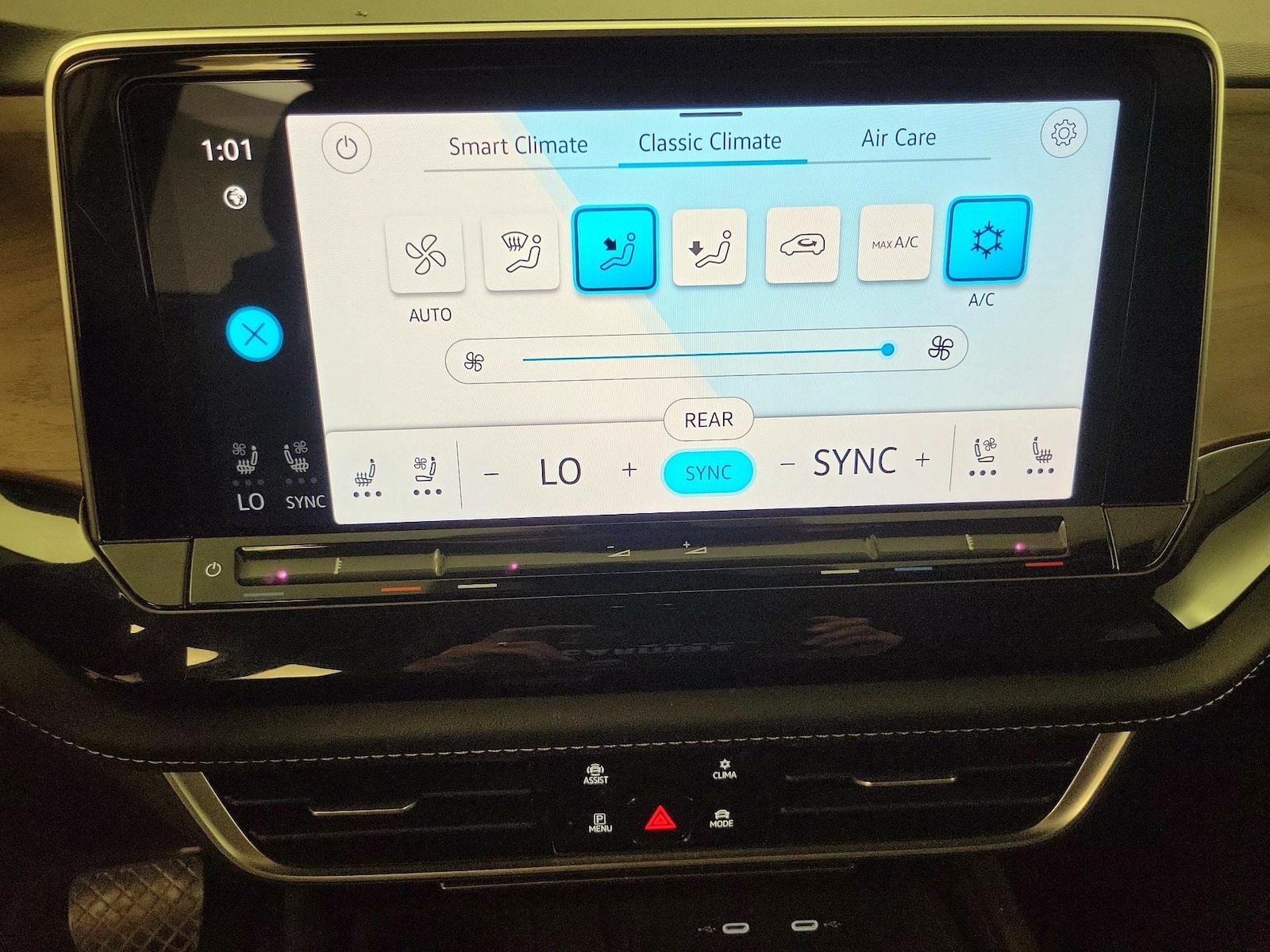 2025 Volkswagen Atlas SE w/Tech - Photo 17