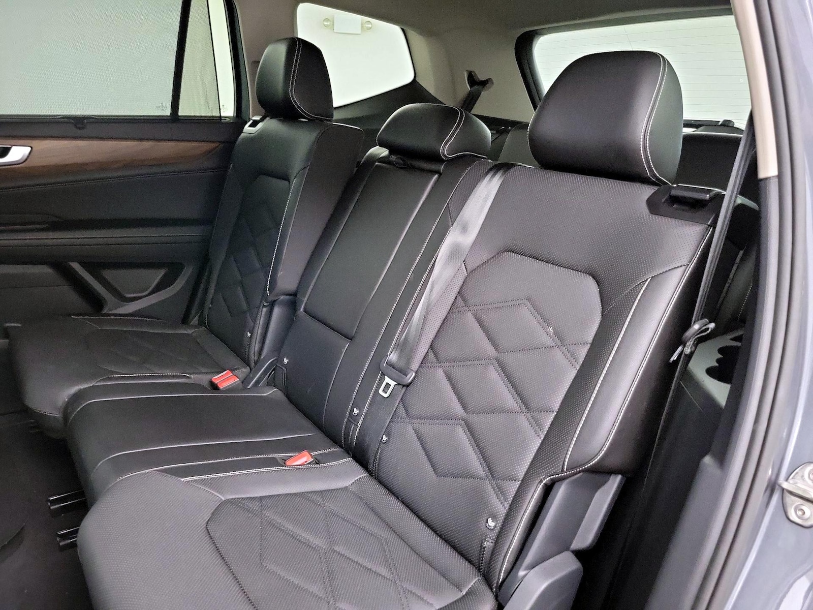2025 Volkswagen Atlas SE w/Tech - Photo 20