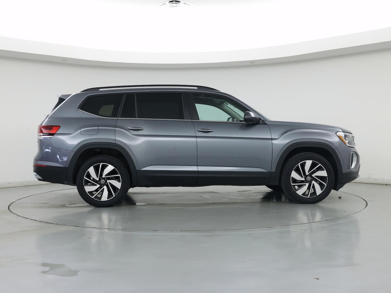 2025 Volkswagen Atlas SE w/Tech - Photo 8