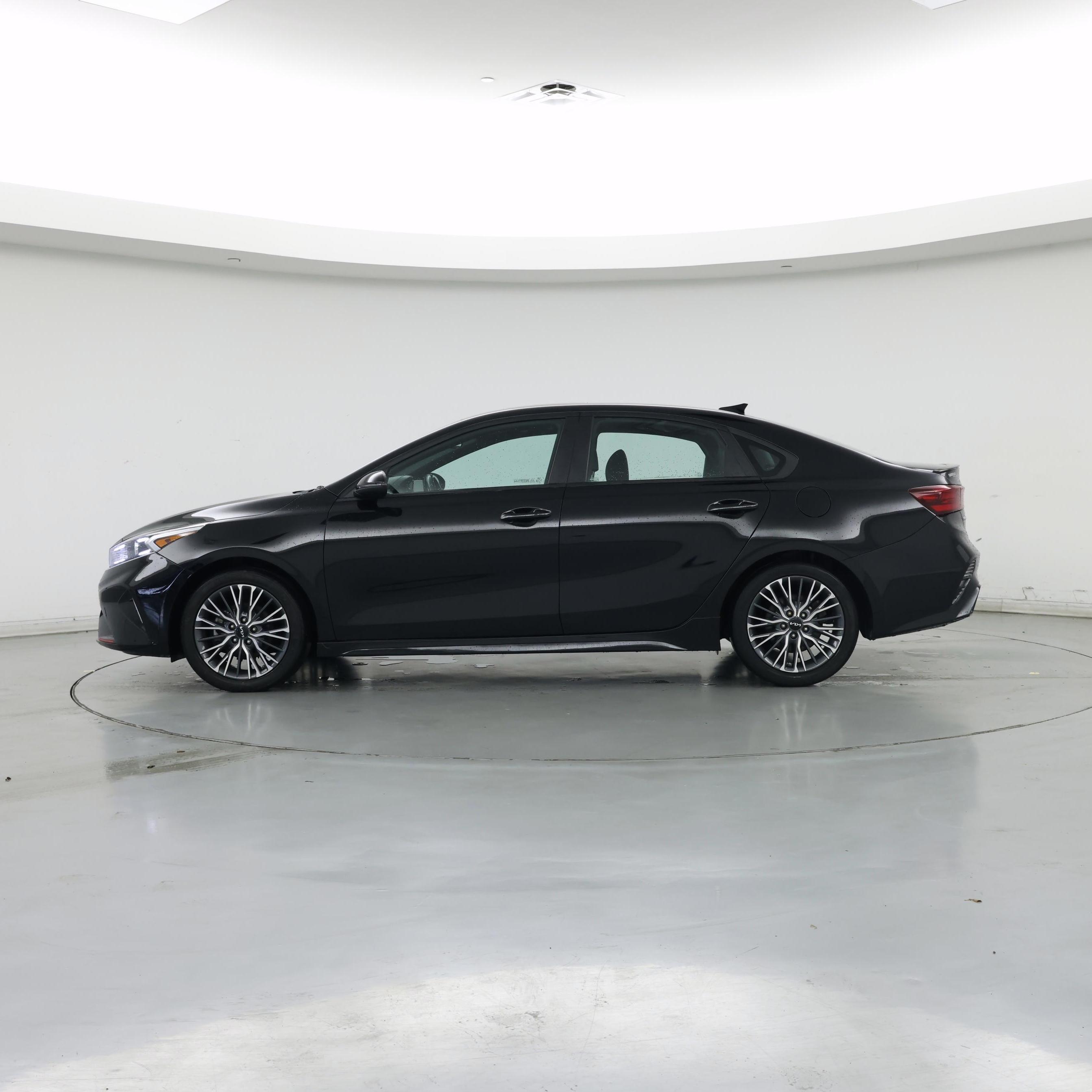 Thumbnail: 2023 Kia Forte - 3