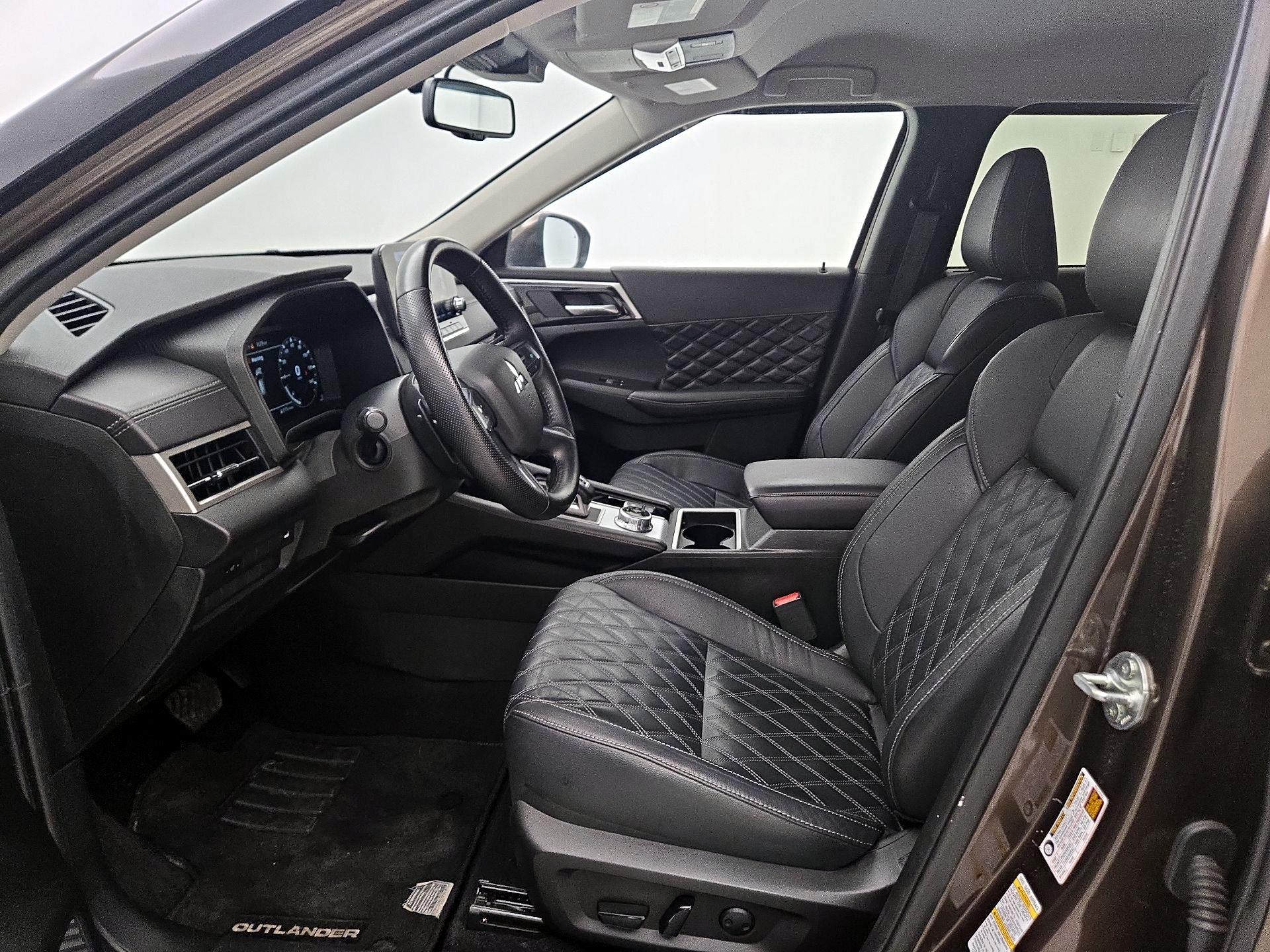 Thumbnail: 2024 Mitsubishi Outlander - 11