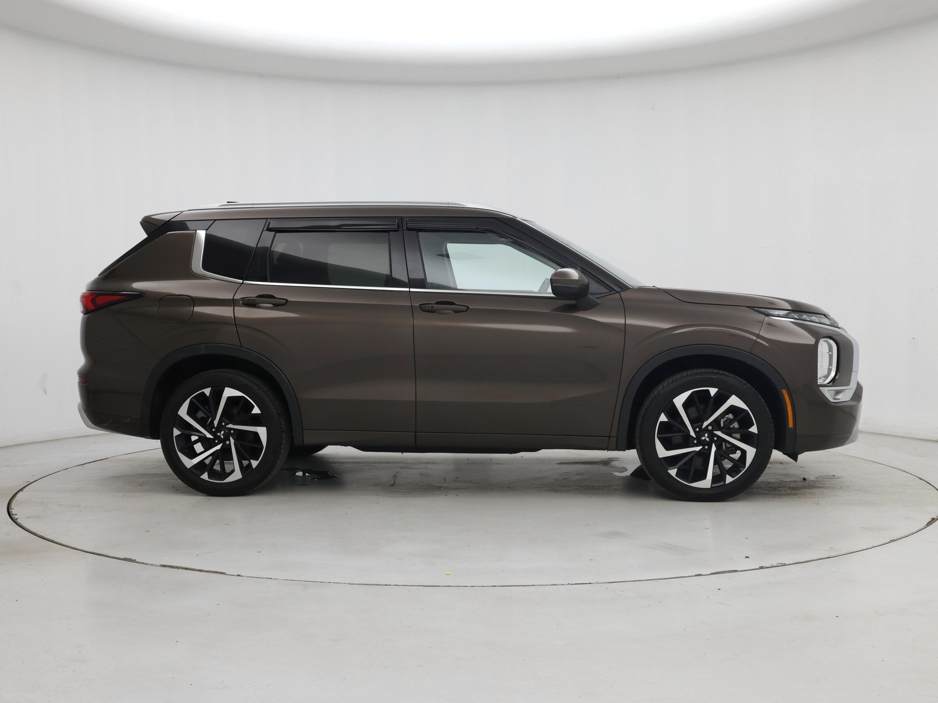 Thumbnail: 2024 Mitsubishi Outlander - 7