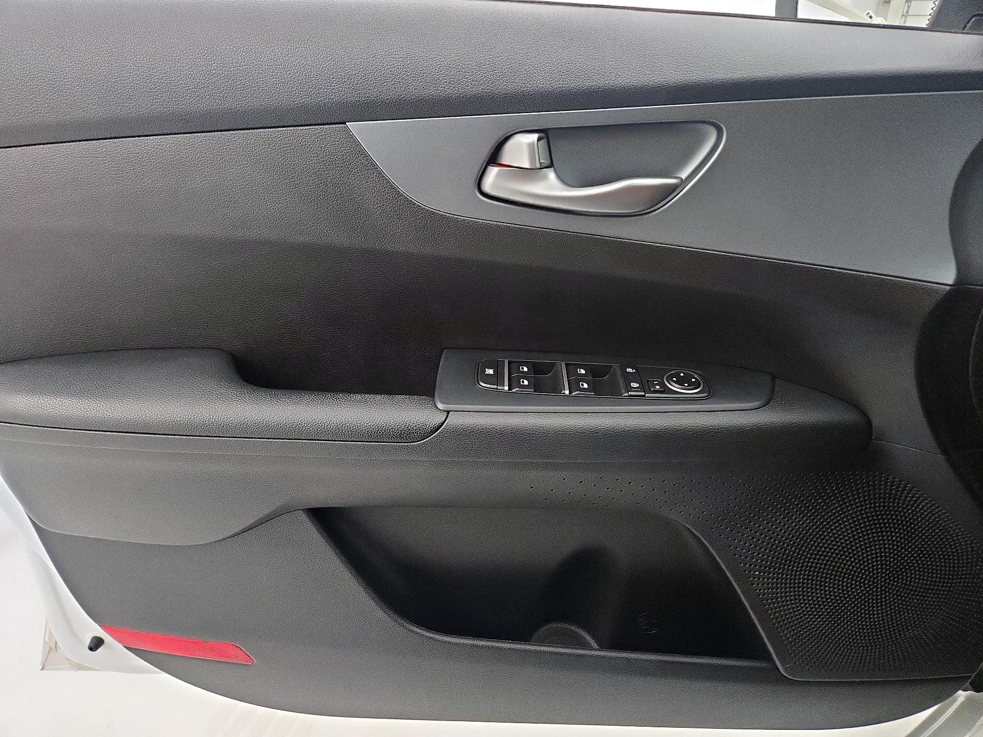 Thumbnail: 2021 Kia Forte - 12