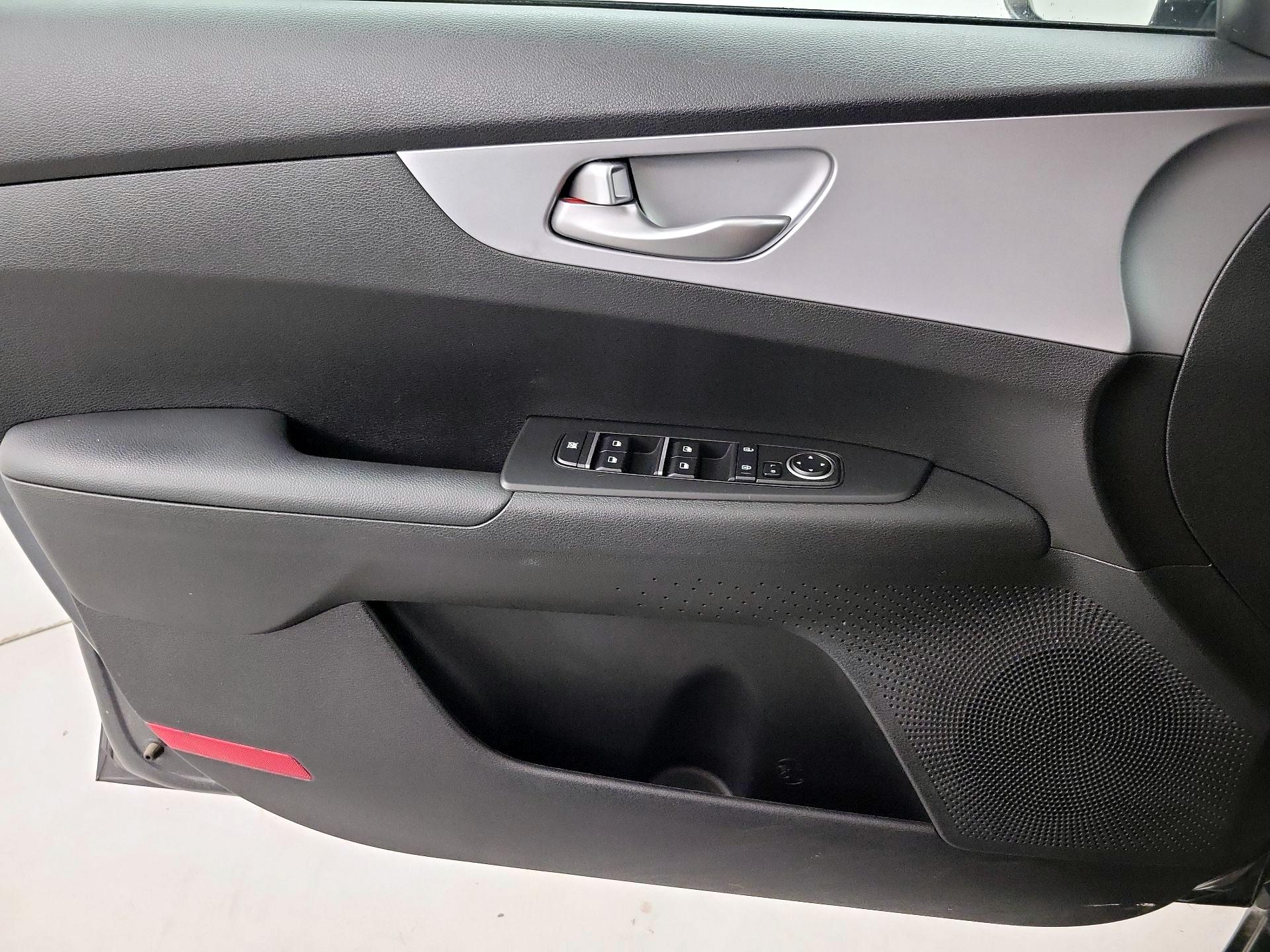 Thumbnail: 2023 Kia Forte - 10