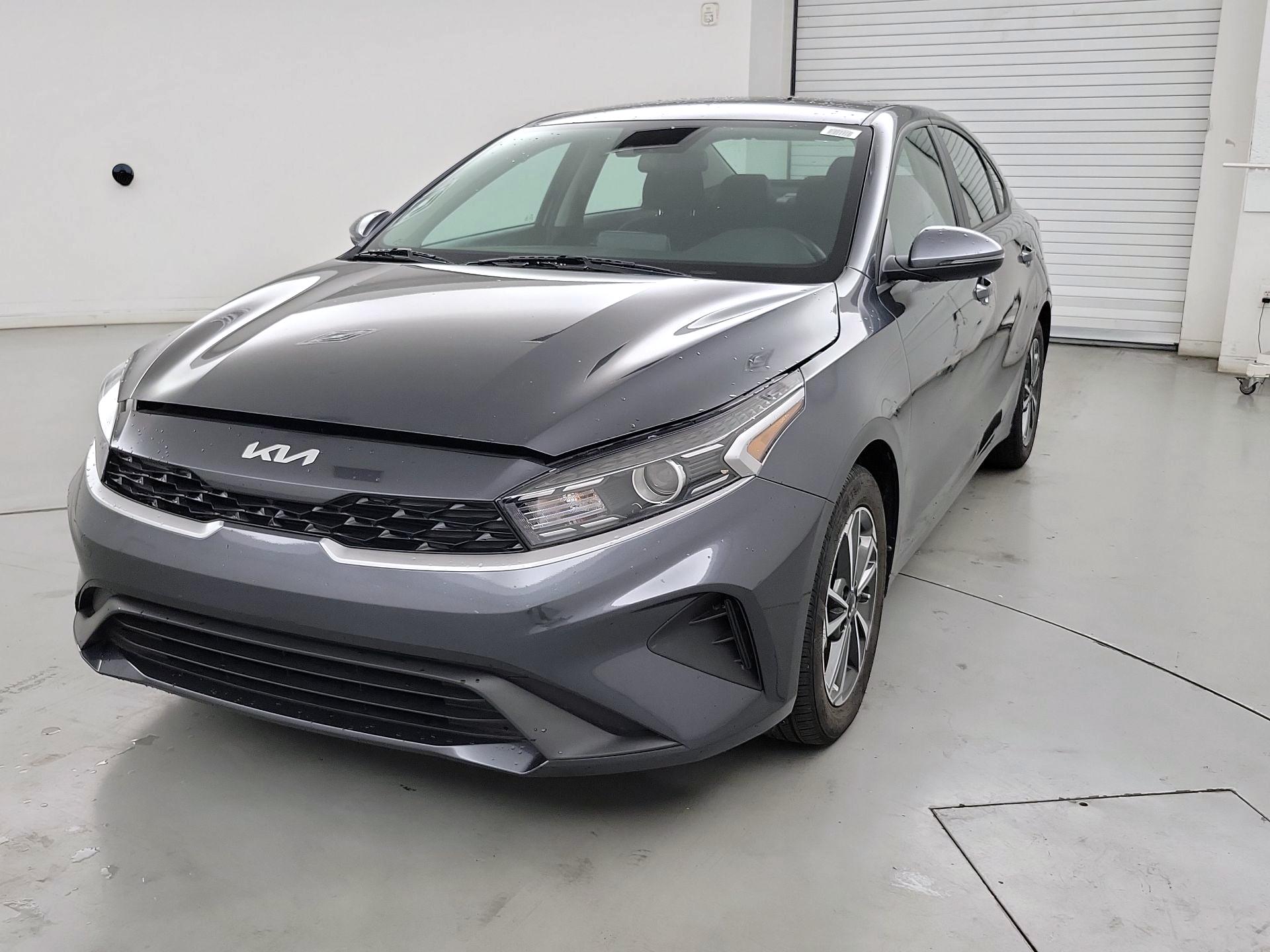 Thumbnail: 2023 Kia Forte - 3