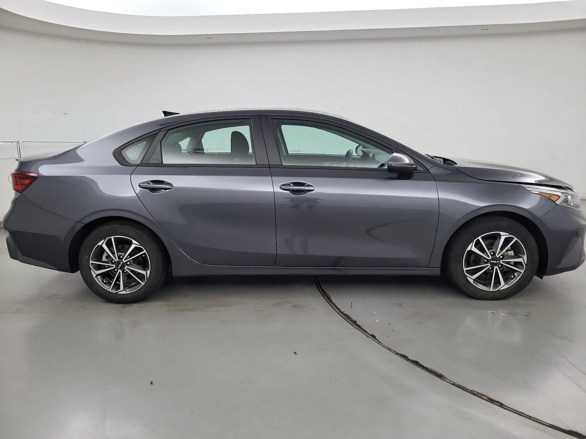 Thumbnail: 2023 Kia Forte - 4