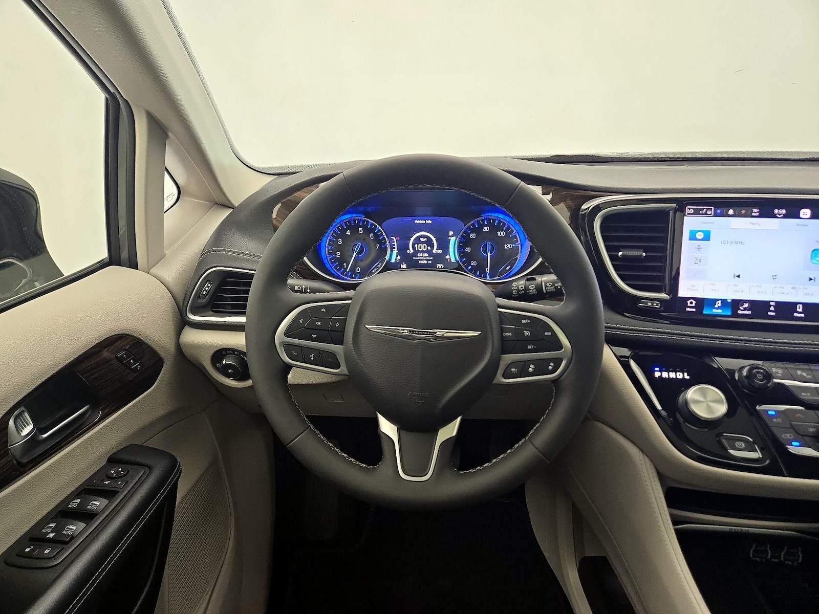 2023 Chrysler Pacifica Limited - Photo 11