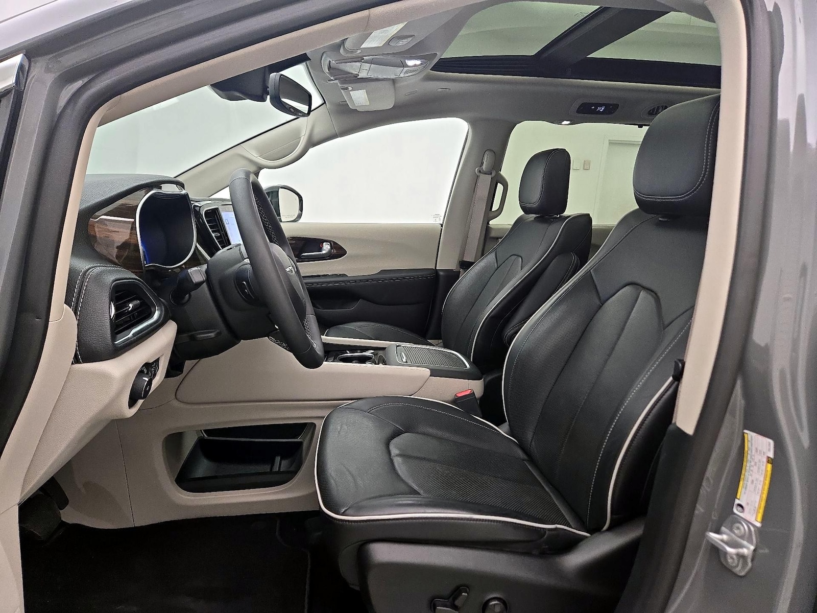 2023 Chrysler Pacifica Limited - Photo 12