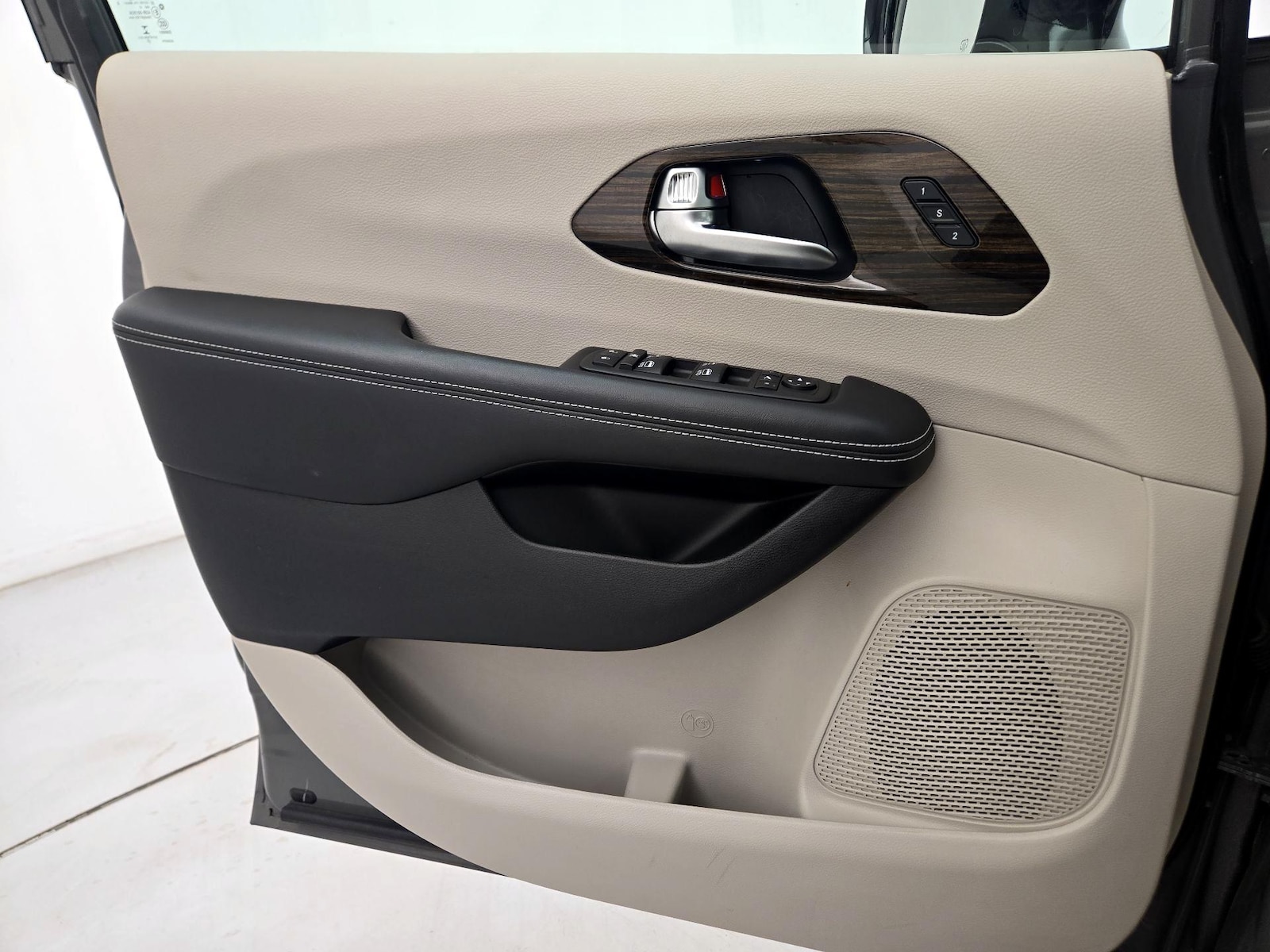 2023 Chrysler Pacifica Limited - Photo 13