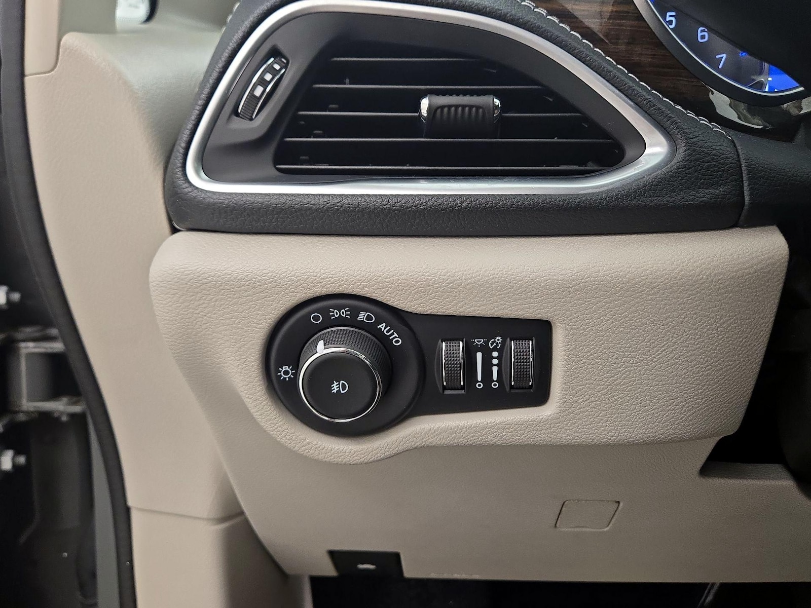 2023 Chrysler Pacifica Limited - Photo 14