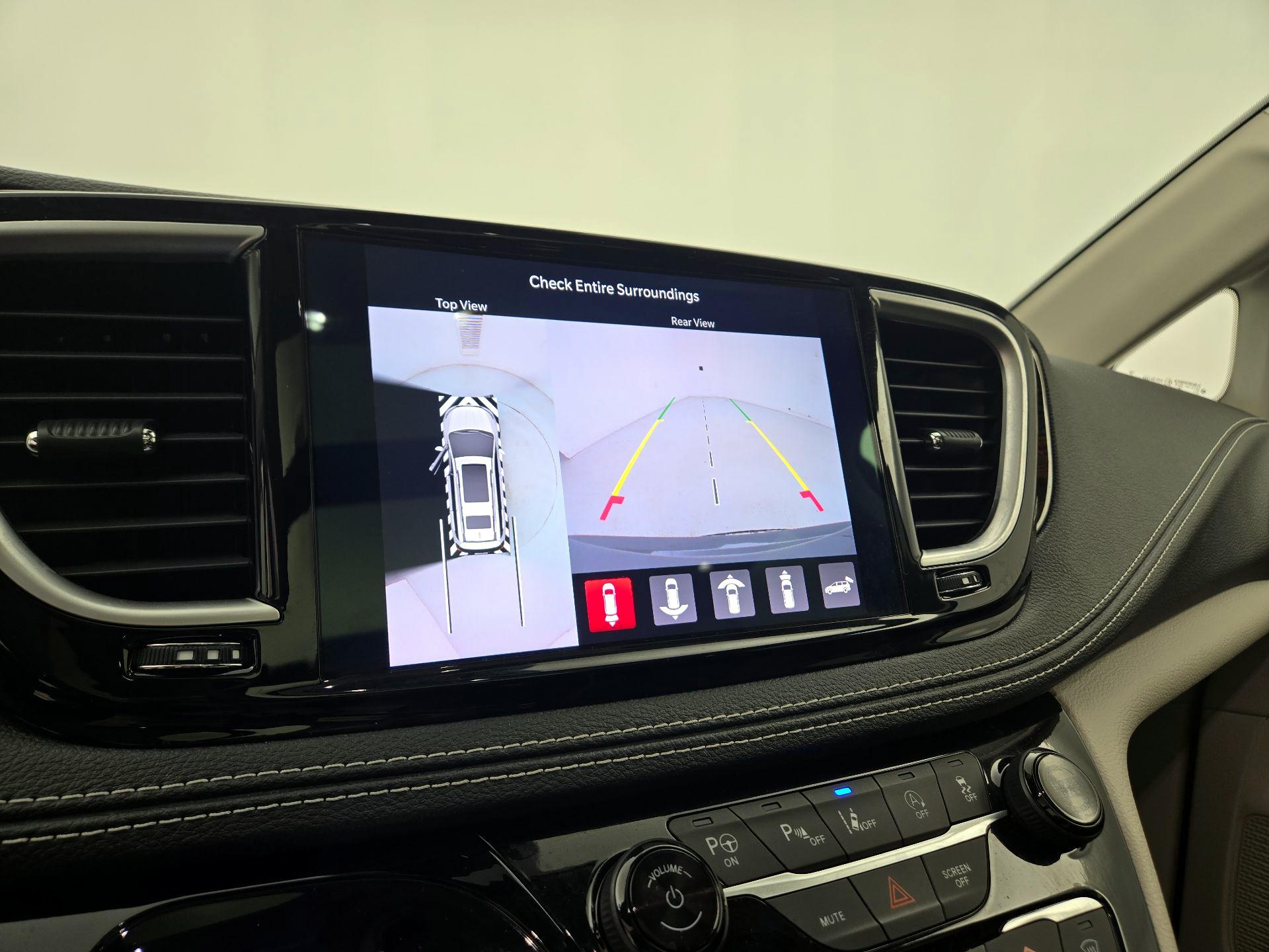 Thumbnail: 2023 Chrysler Pacifica - 14