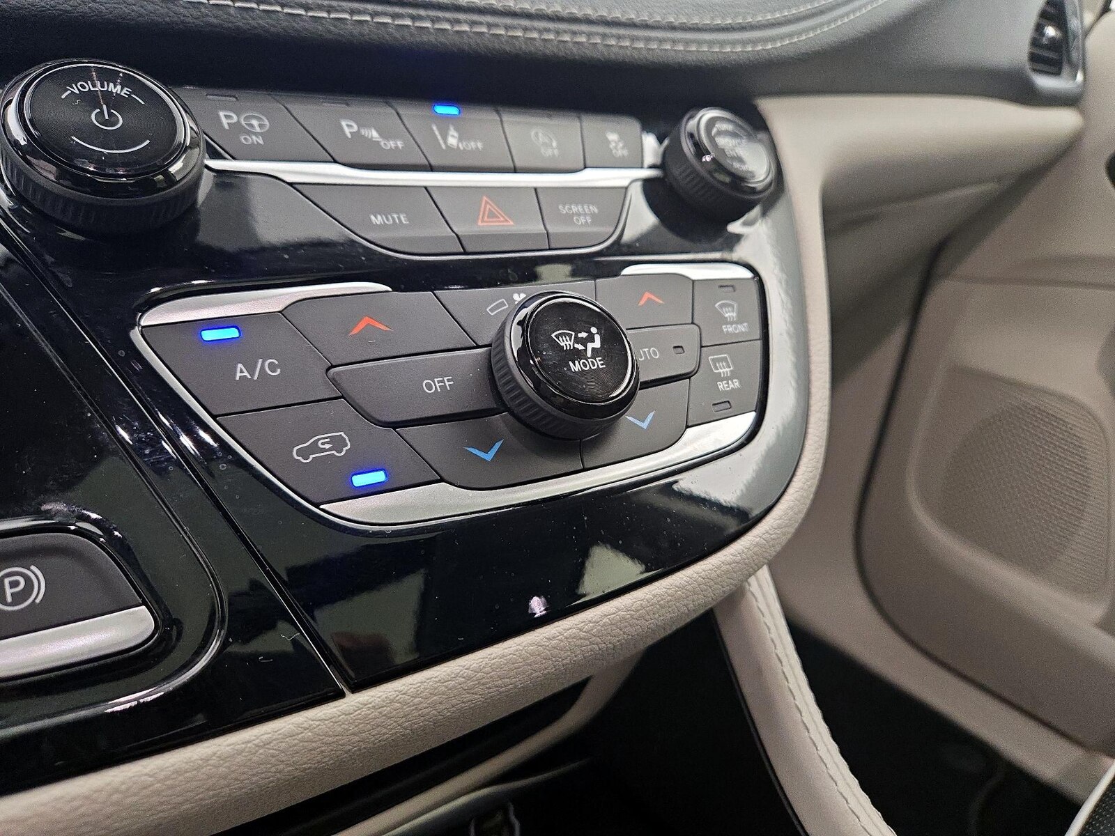 2023 Chrysler Pacifica Limited - Photo 17