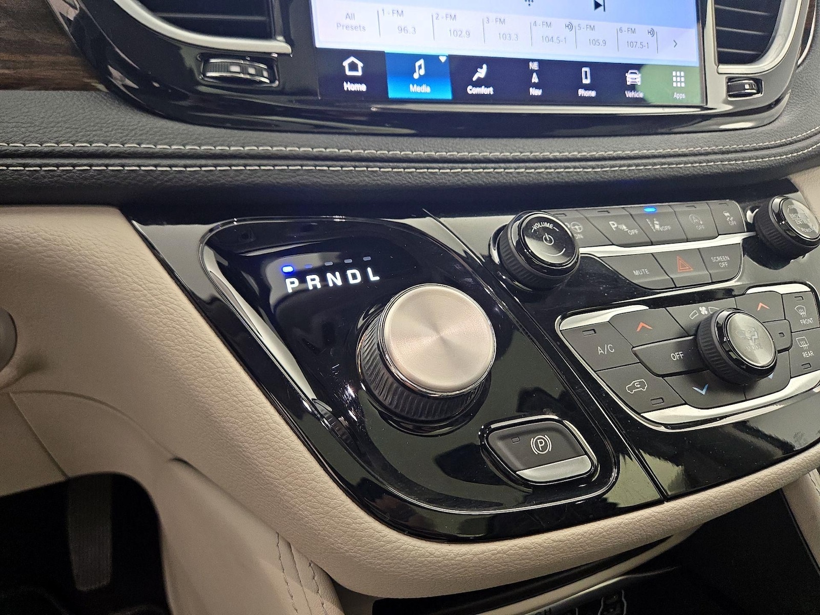 2023 Chrysler Pacifica Limited - Photo 18
