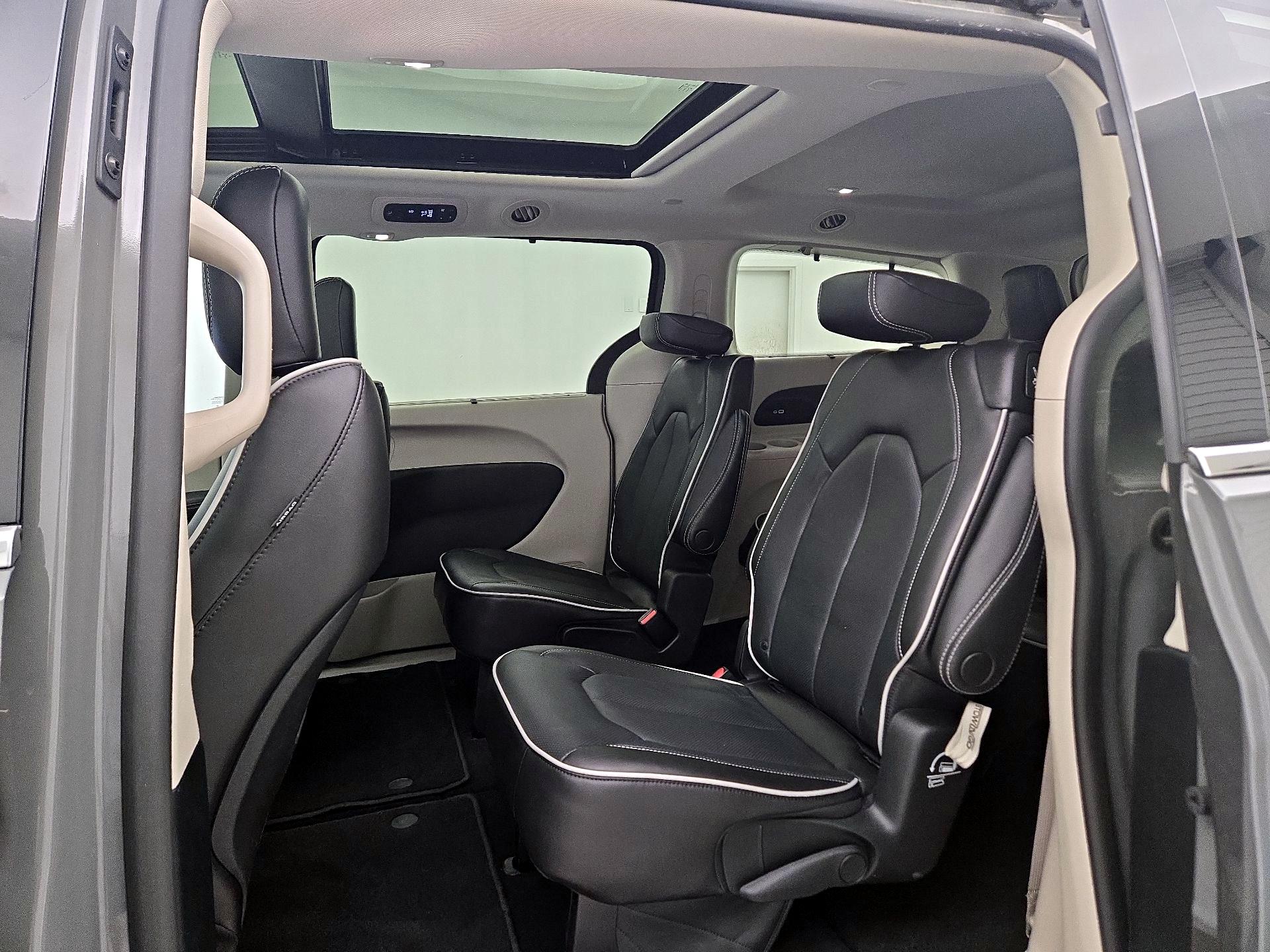 Thumbnail: 2023 Chrysler Pacifica - 20
