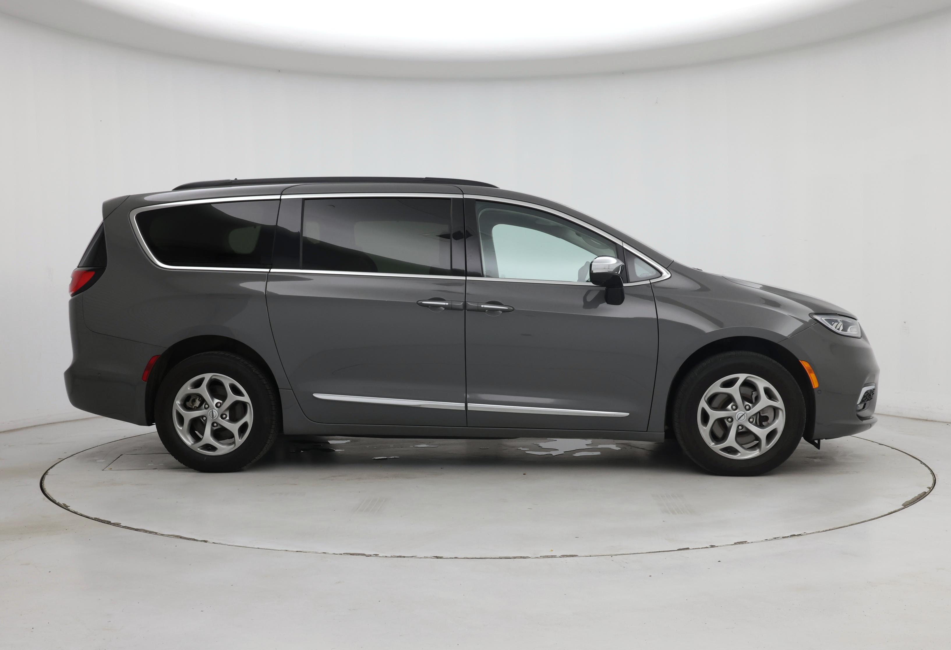 Thumbnail: 2023 Chrysler Pacifica - 7