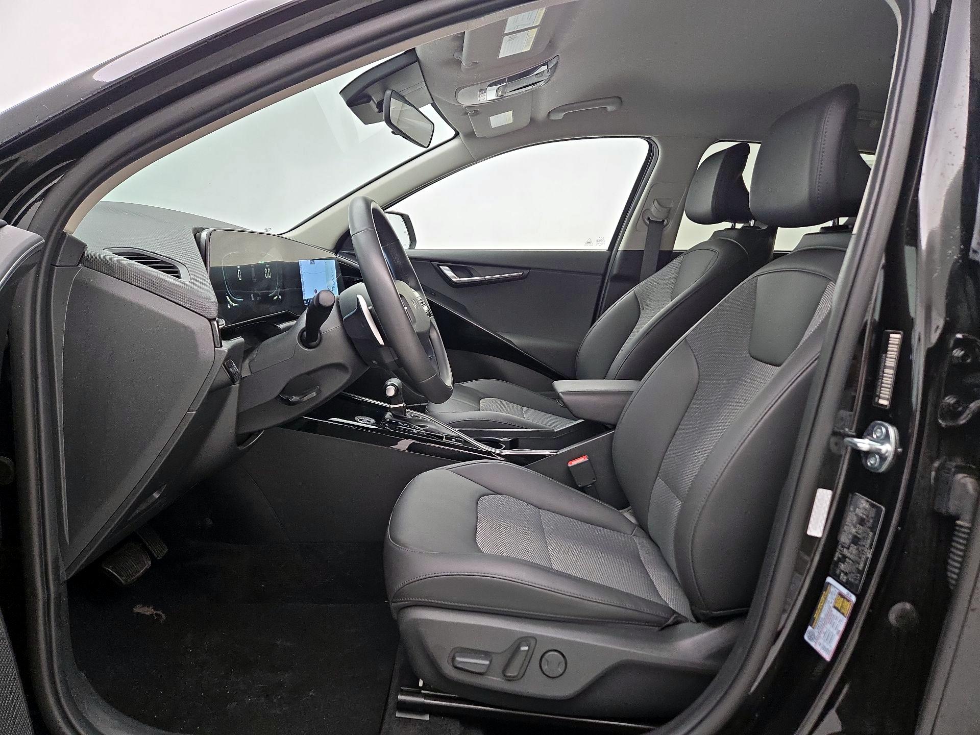 Thumbnail: 2023 Kia Niro - 11