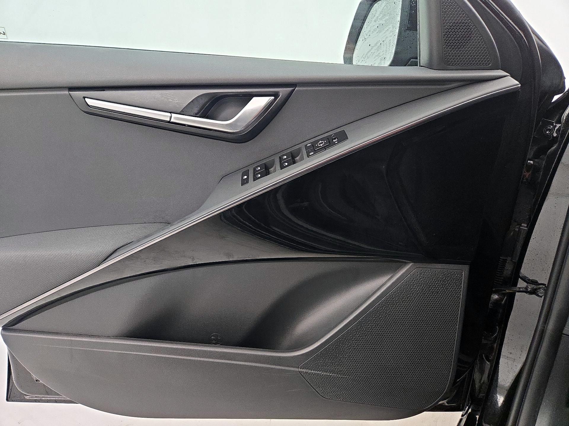Thumbnail: 2023 Kia Niro - 12