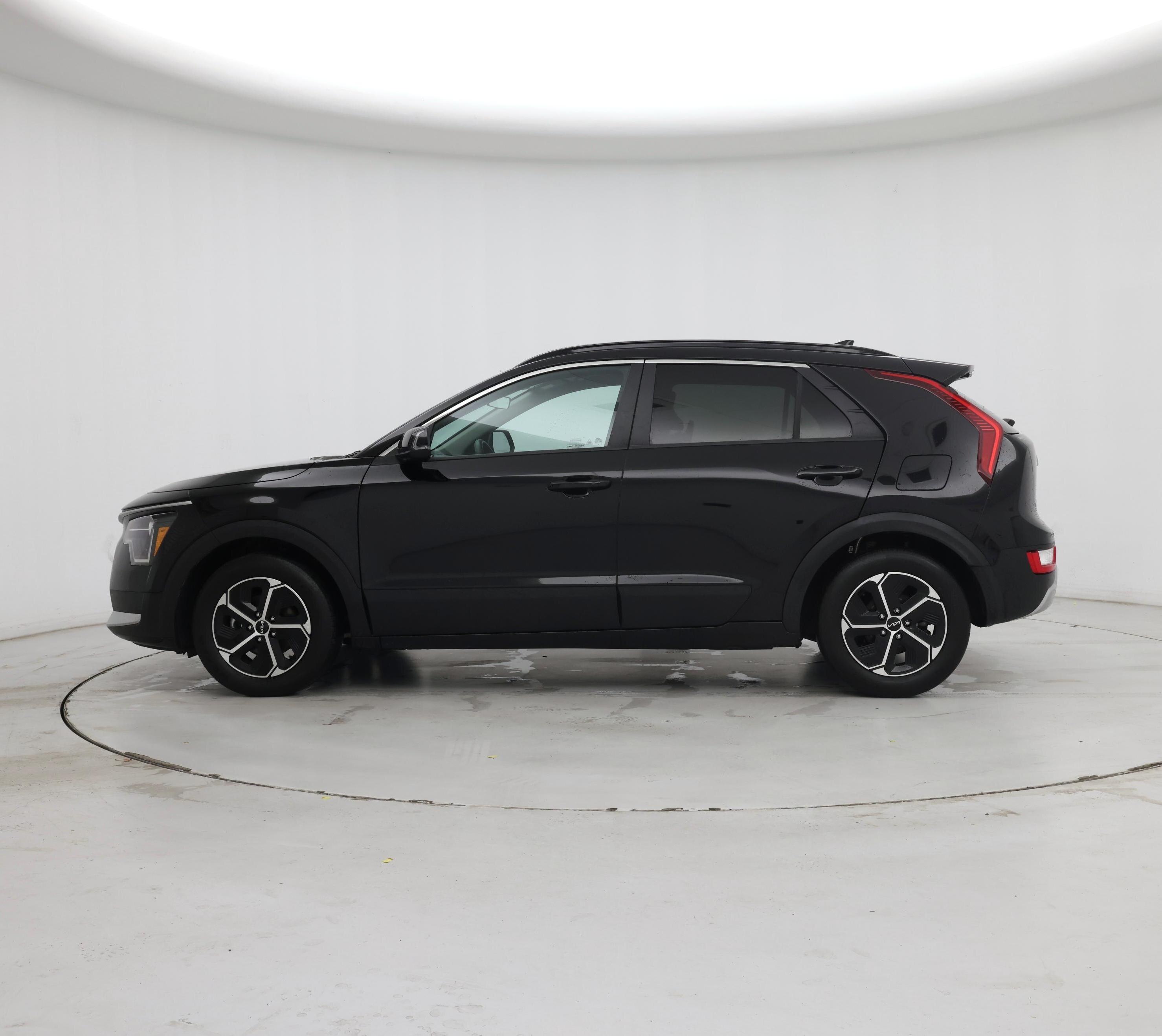 Thumbnail: 2023 Kia Niro - 3