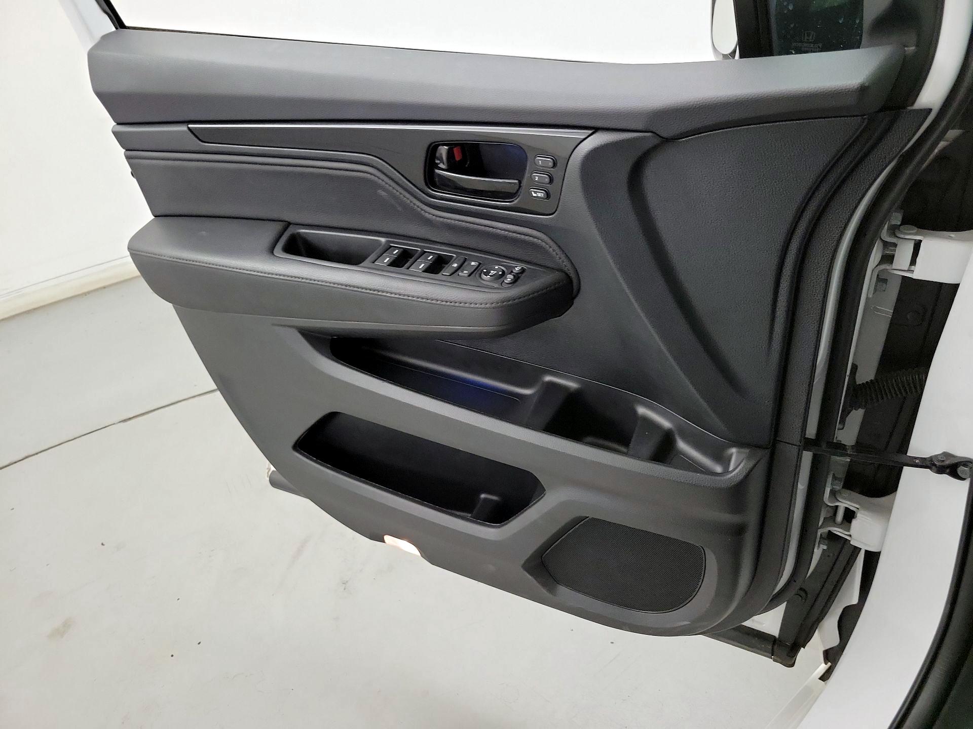 Thumbnail: 2023 Honda Odyssey - 12