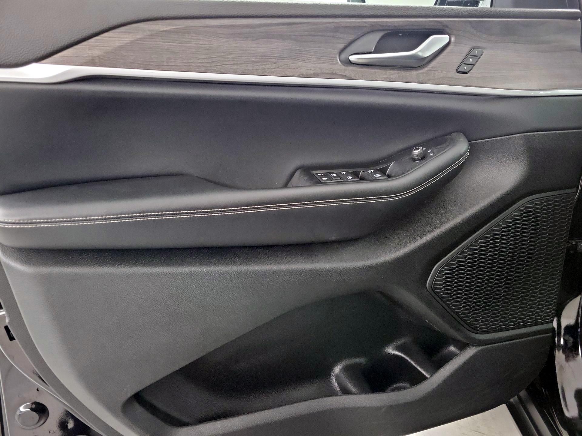 Thumbnail: 2023 Jeep Grand Cherokee - 12