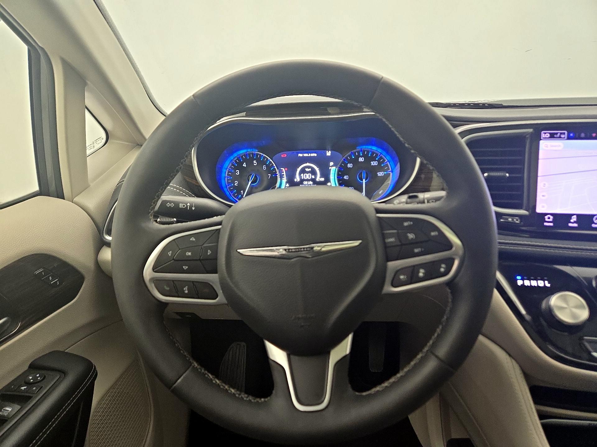 Thumbnail: 2023 Chrysler Pacifica - 10