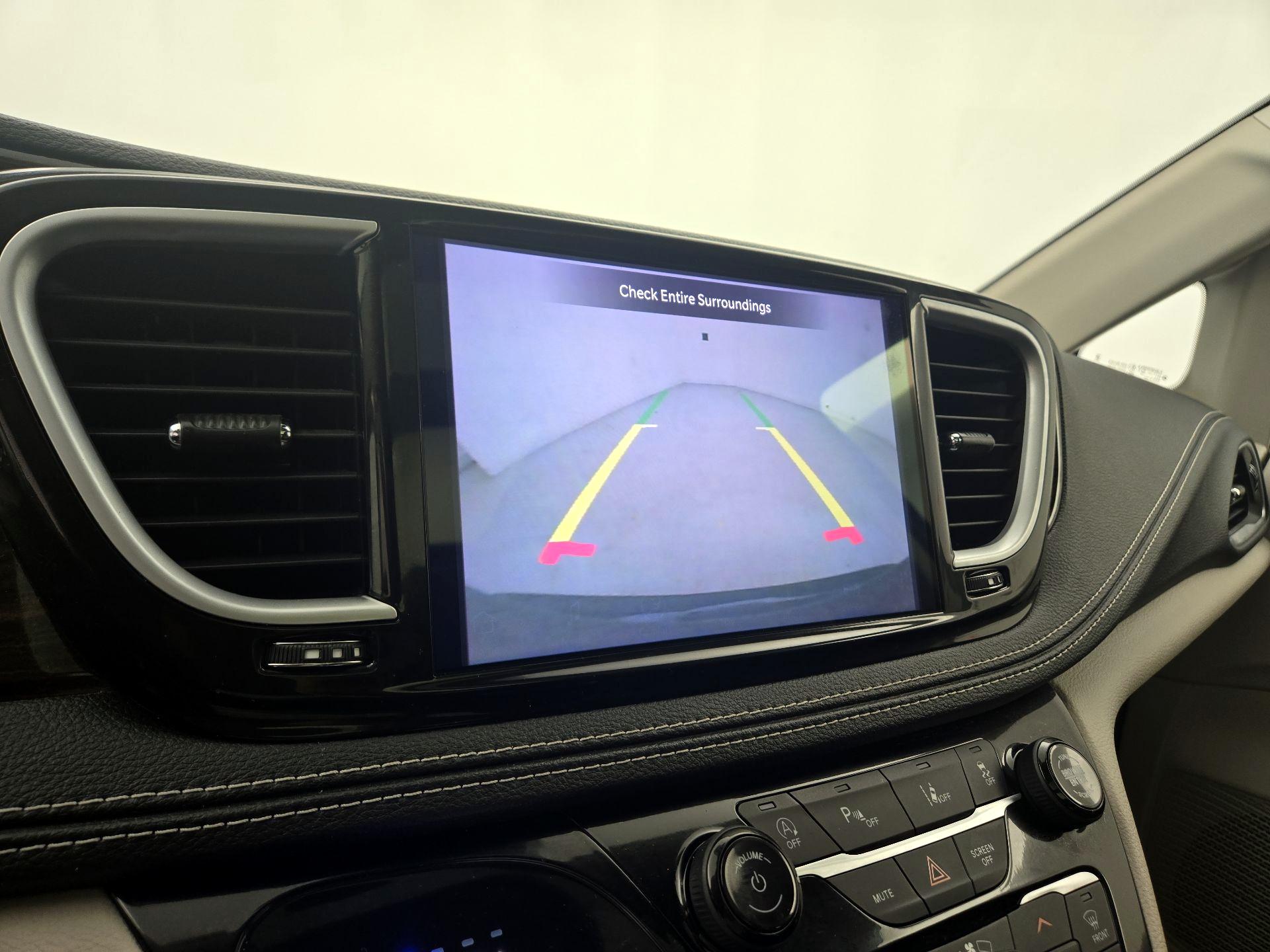Thumbnail: 2023 Chrysler Pacifica - 15