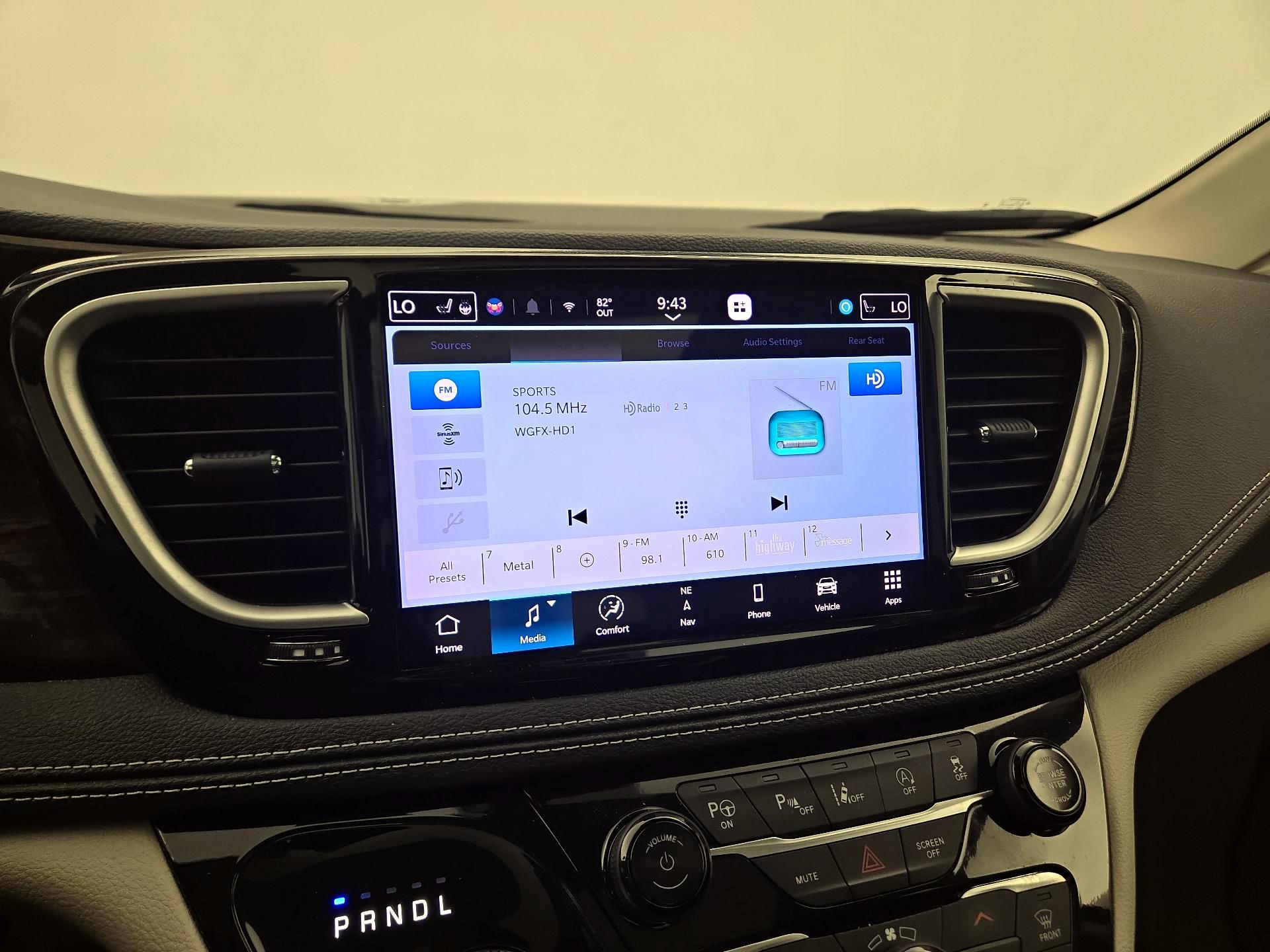 Thumbnail: 2023 Chrysler Pacifica - 16